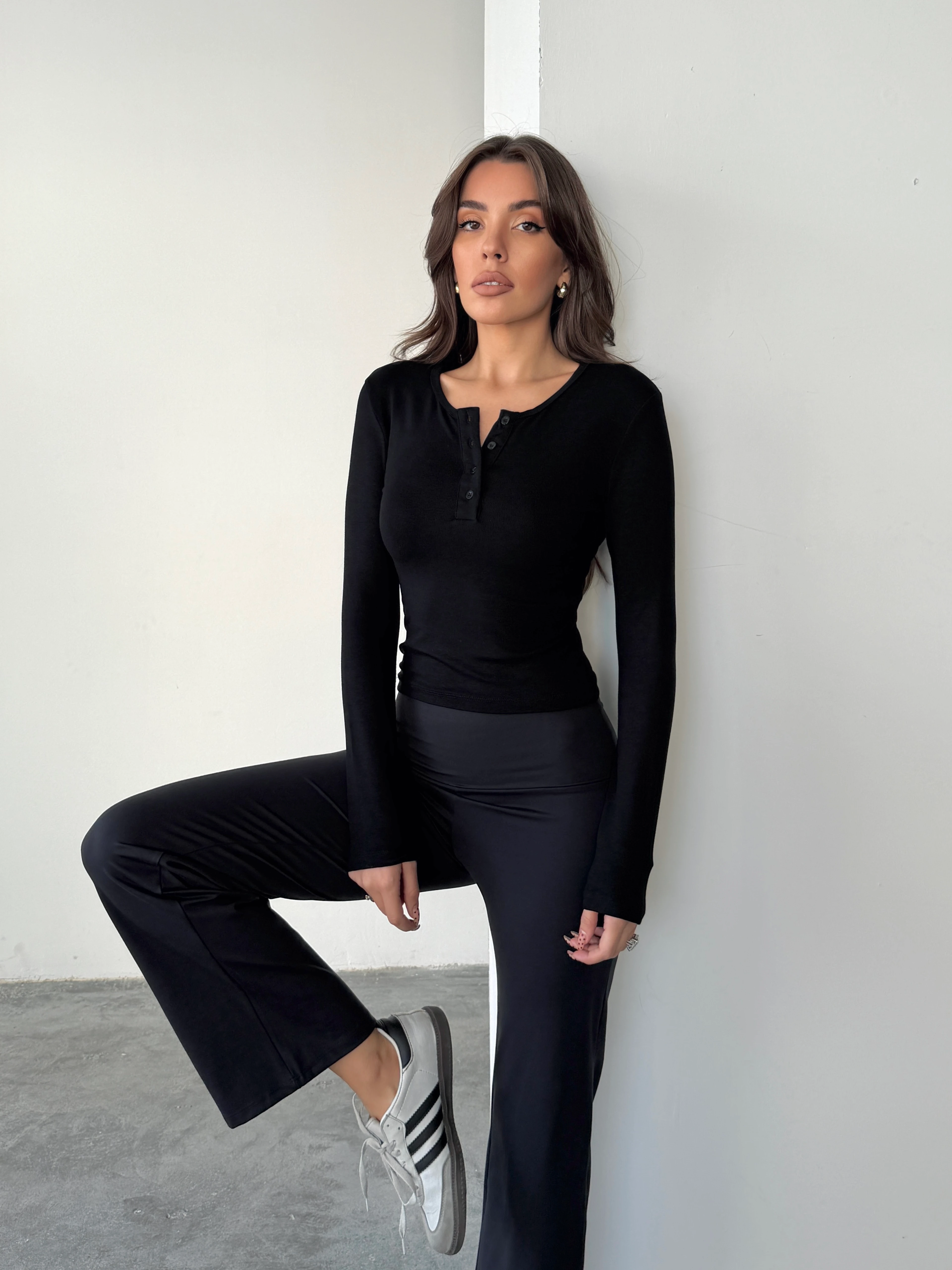 Yarım Düğmeli Bluz - Siyah