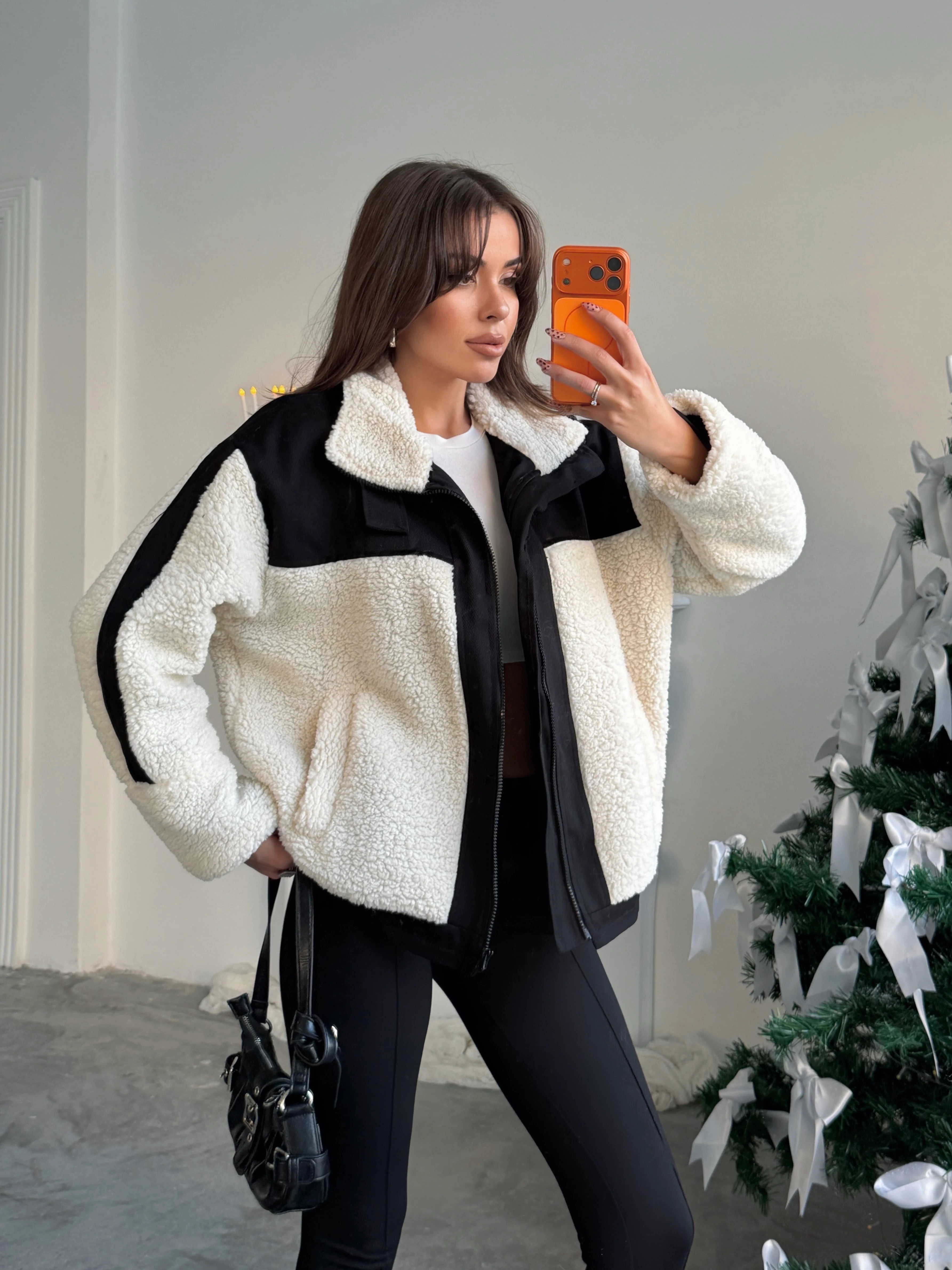 Boynu Kemer Detay Peluş Mont - Black