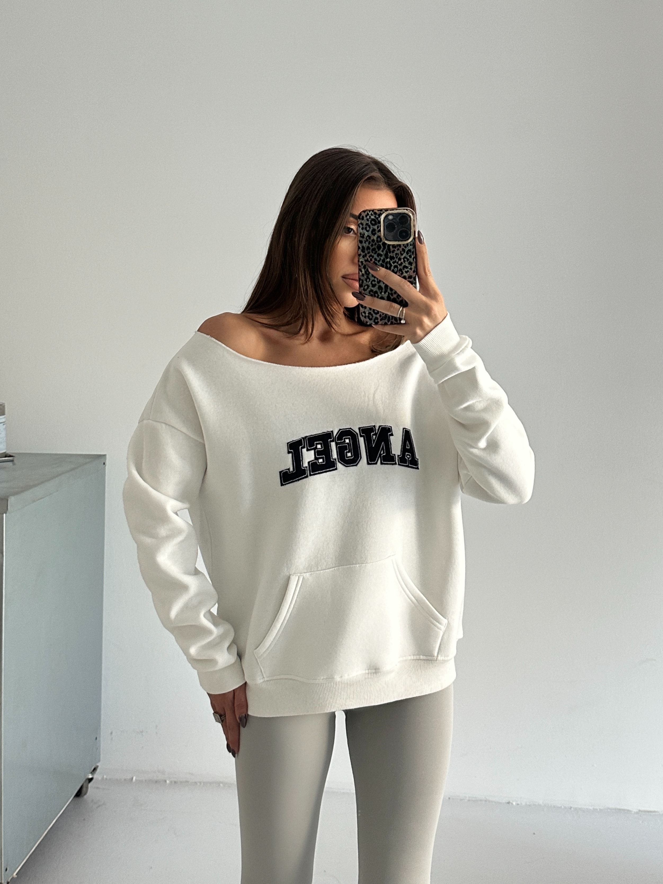Angel Nakışlı Kayık Yaka Sweat