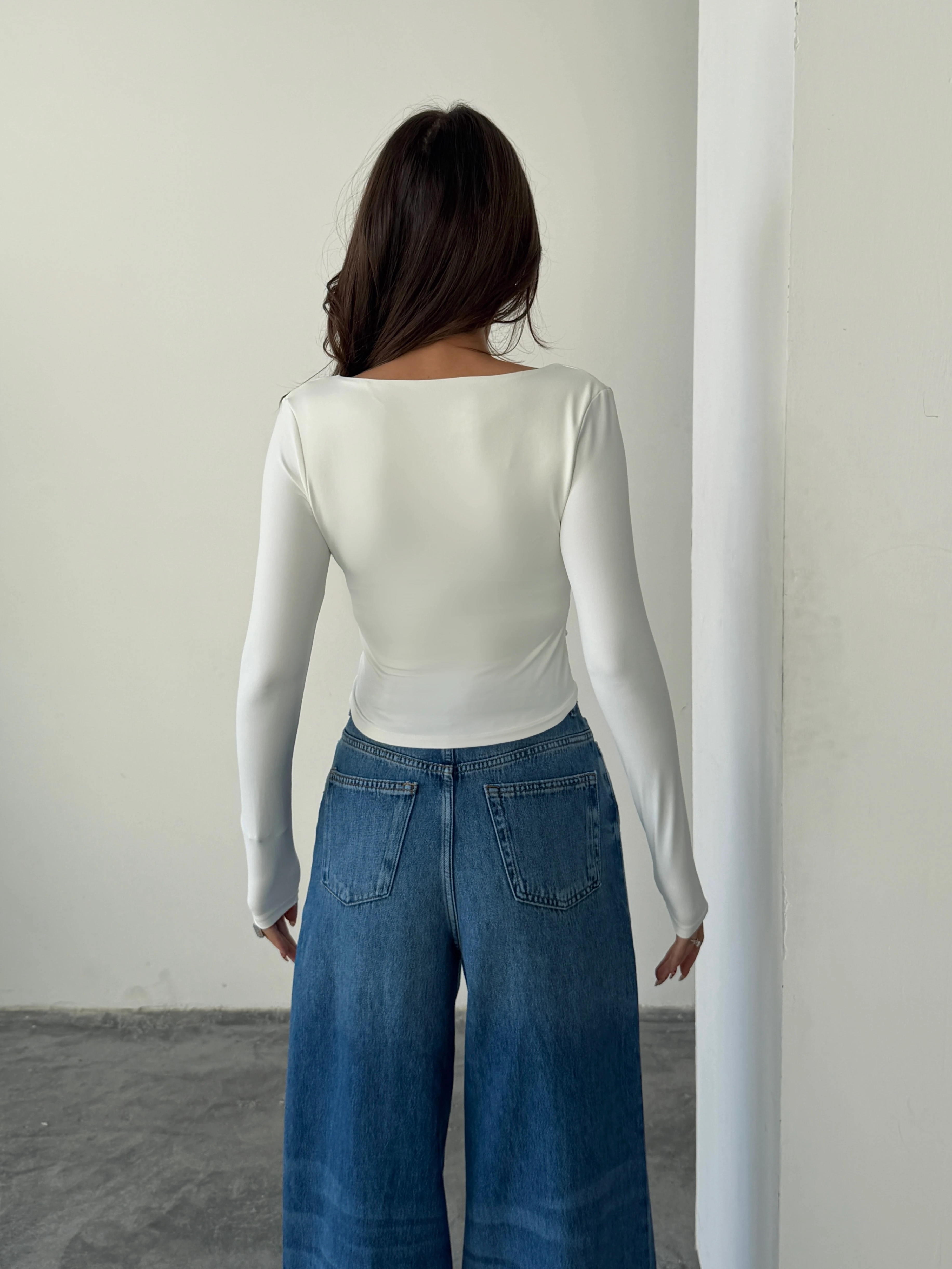 U Yaka Yan Büzgü Bluz - Beyaz