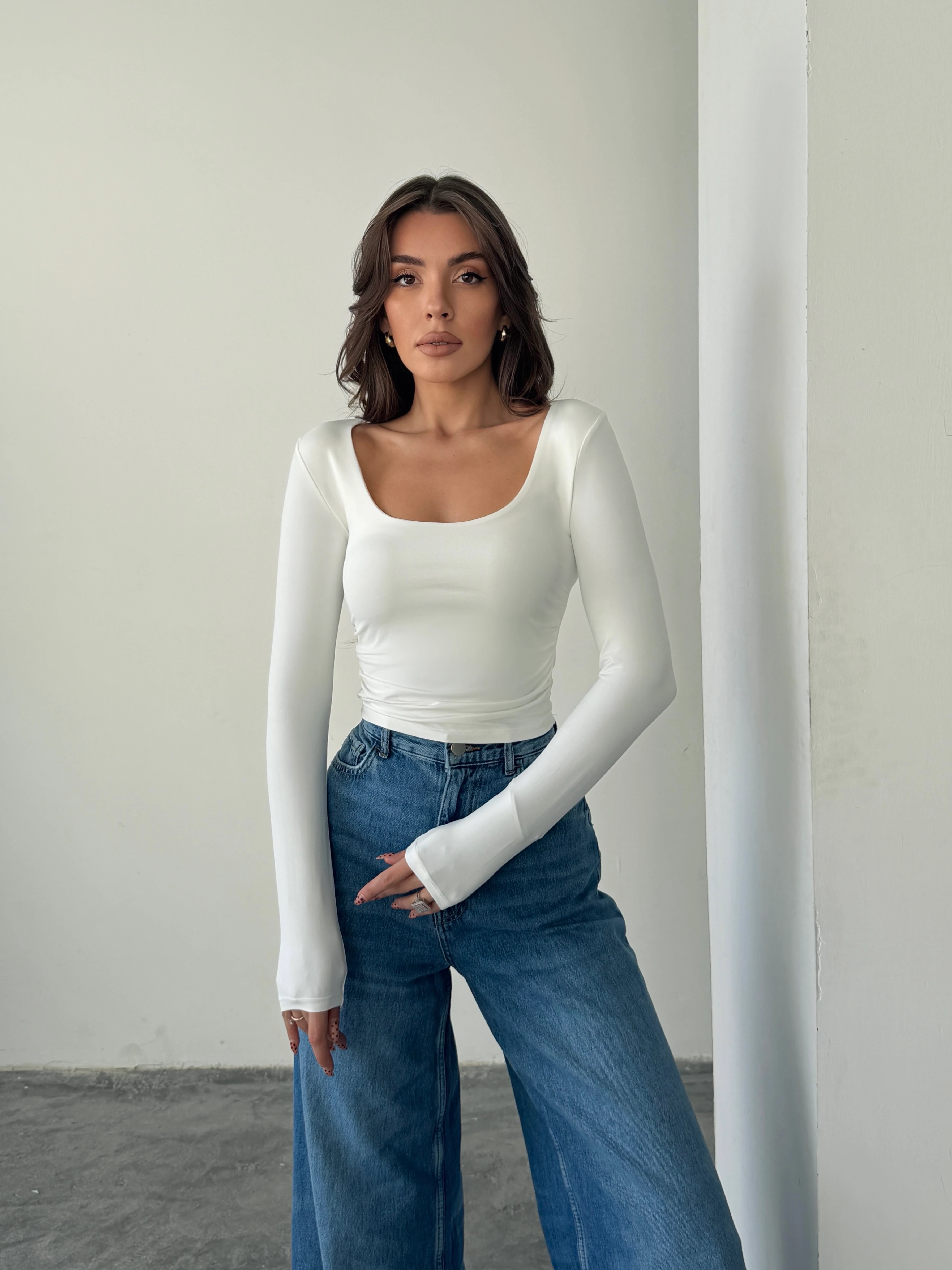 U Yaka Yan Büzgü Bluz - Beyaz