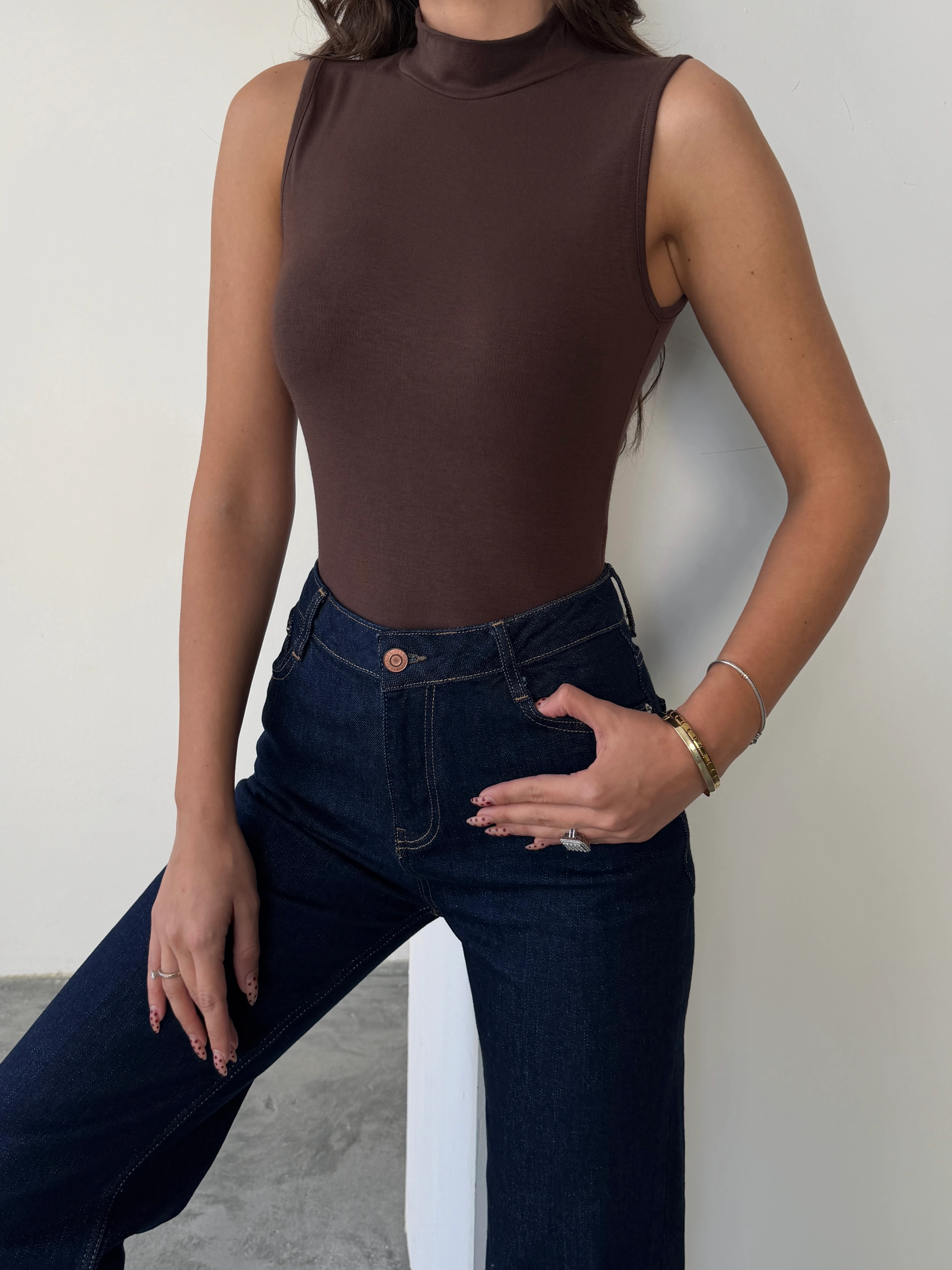 Balıkçı Sıfır Kol Bluz - Kahve