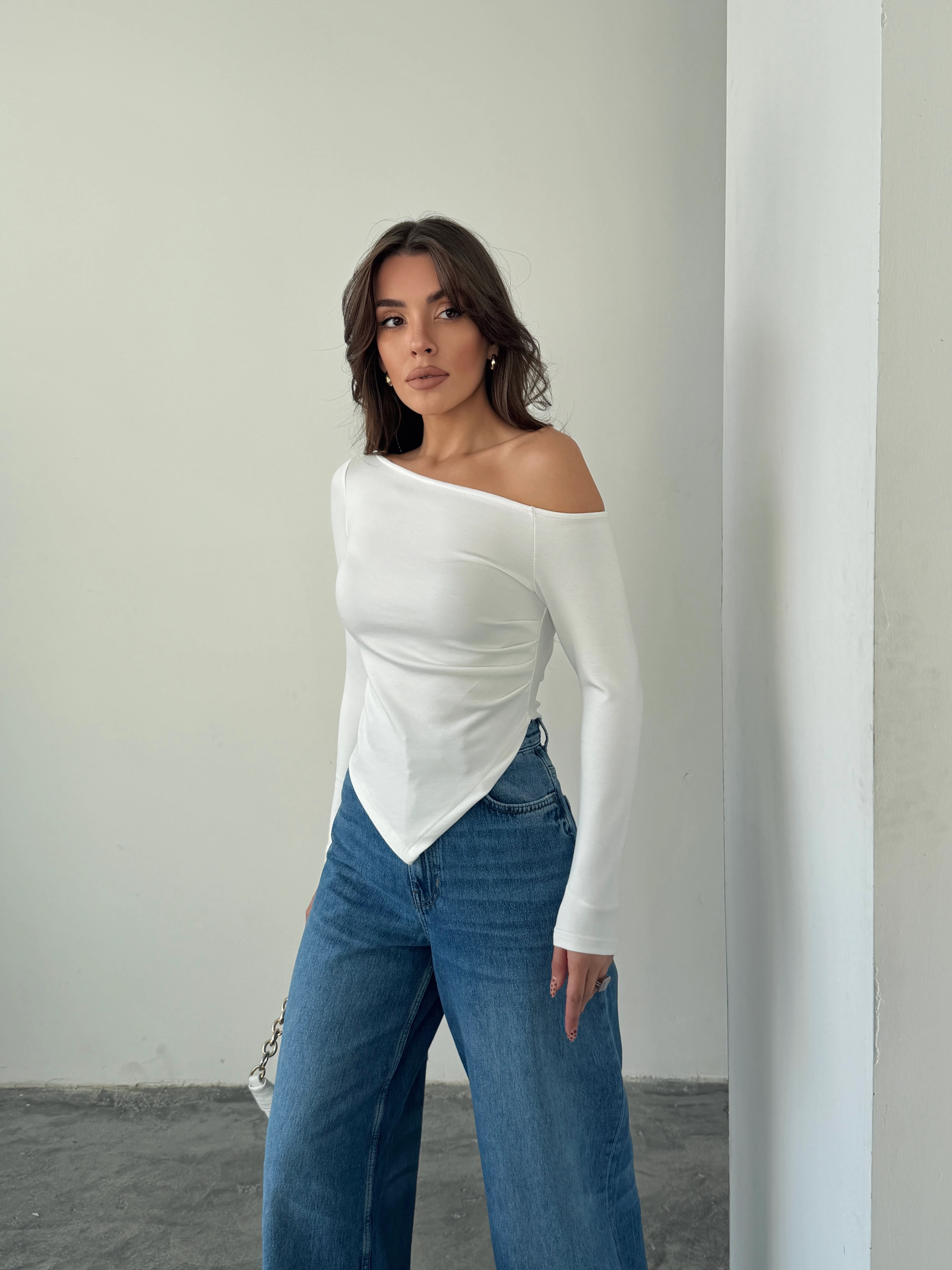 Kayık Yaka Asimetrik Bluz