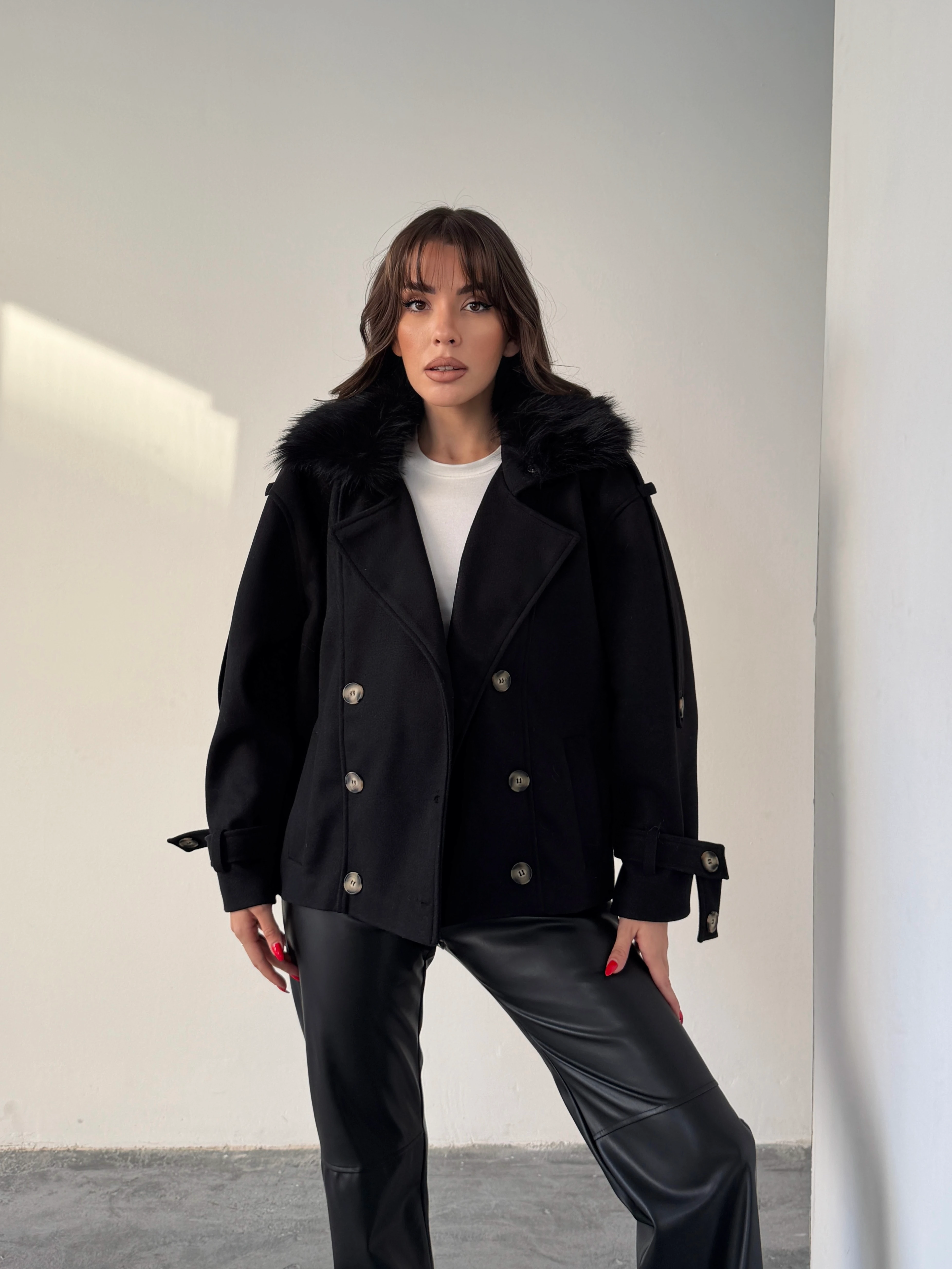 Apolet Detay Kürklü Kaşe Mont  - Siyah