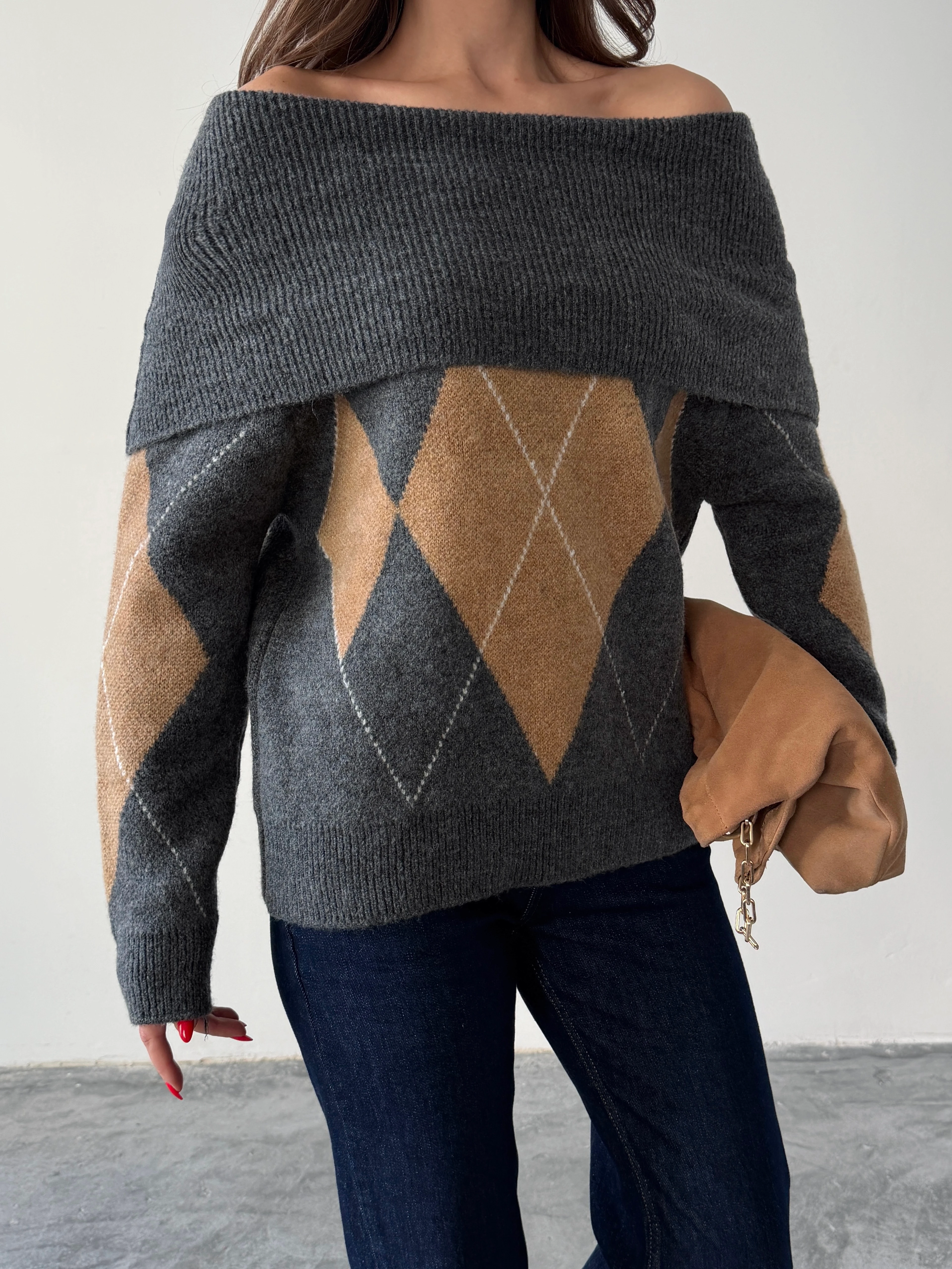 Baklavalı Madonna Yaka Kazak - Füme