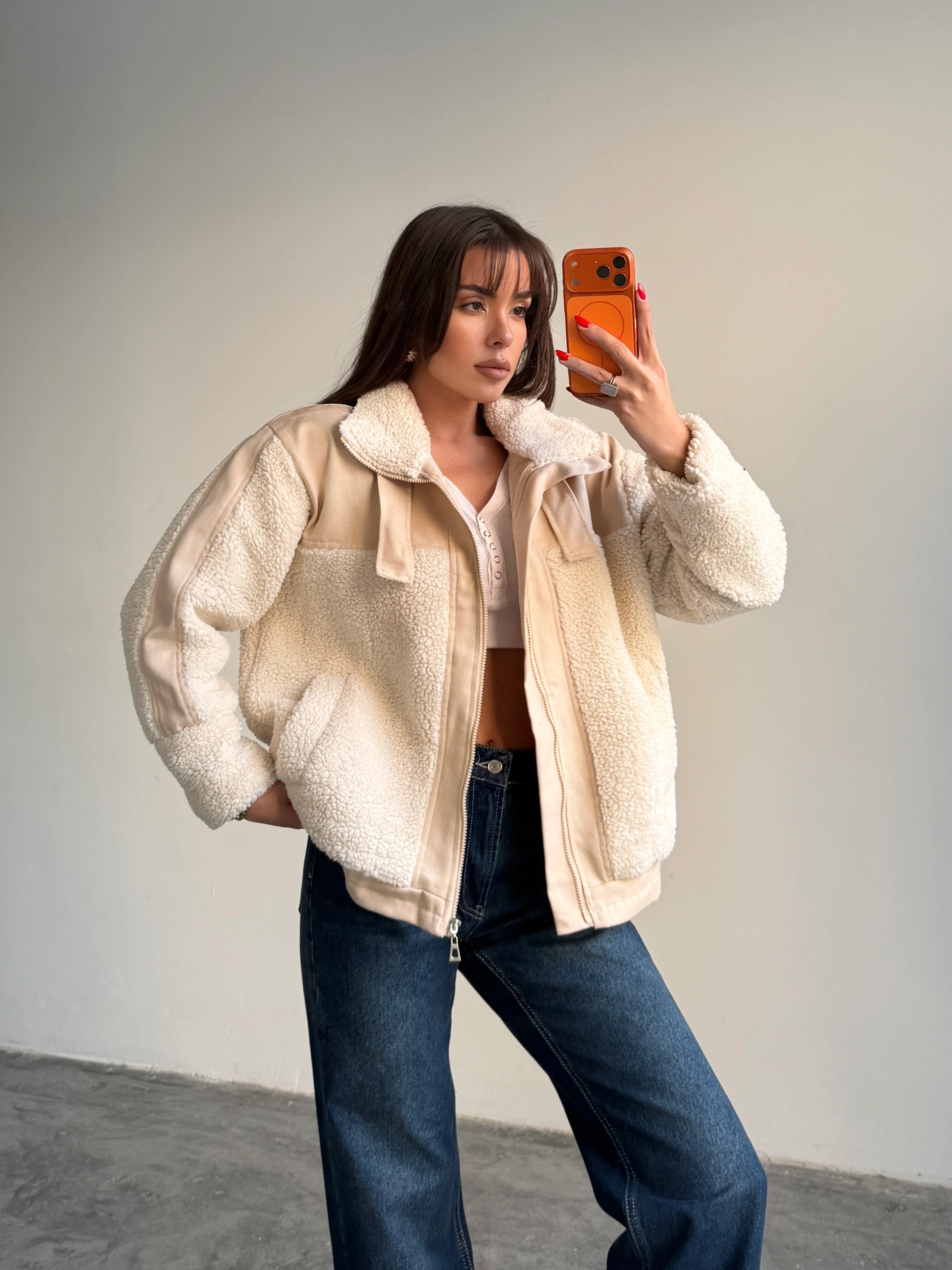 Boynu Kemer Detay Peluş Mont - Krem