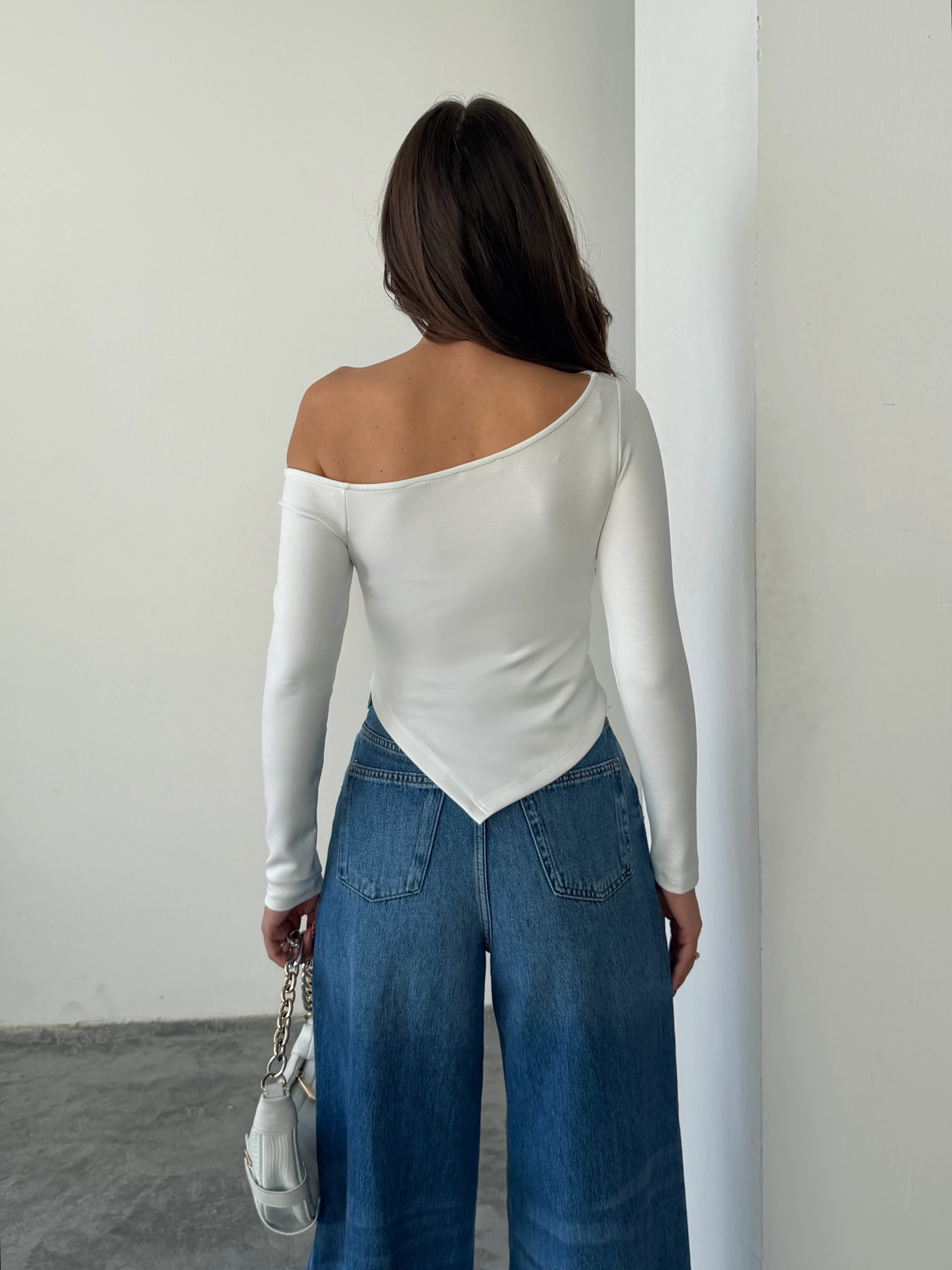 Kayık Yaka Asimetrik Bluz