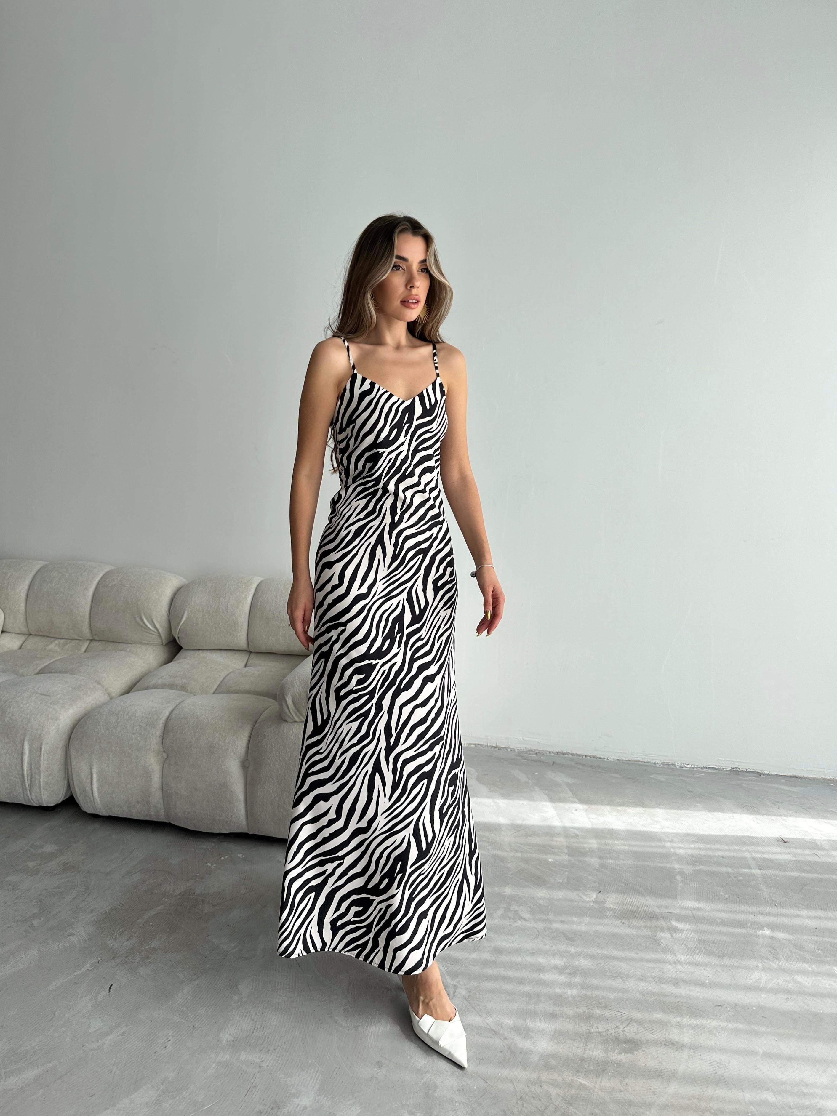 Luis Desenli Elbise Zebra