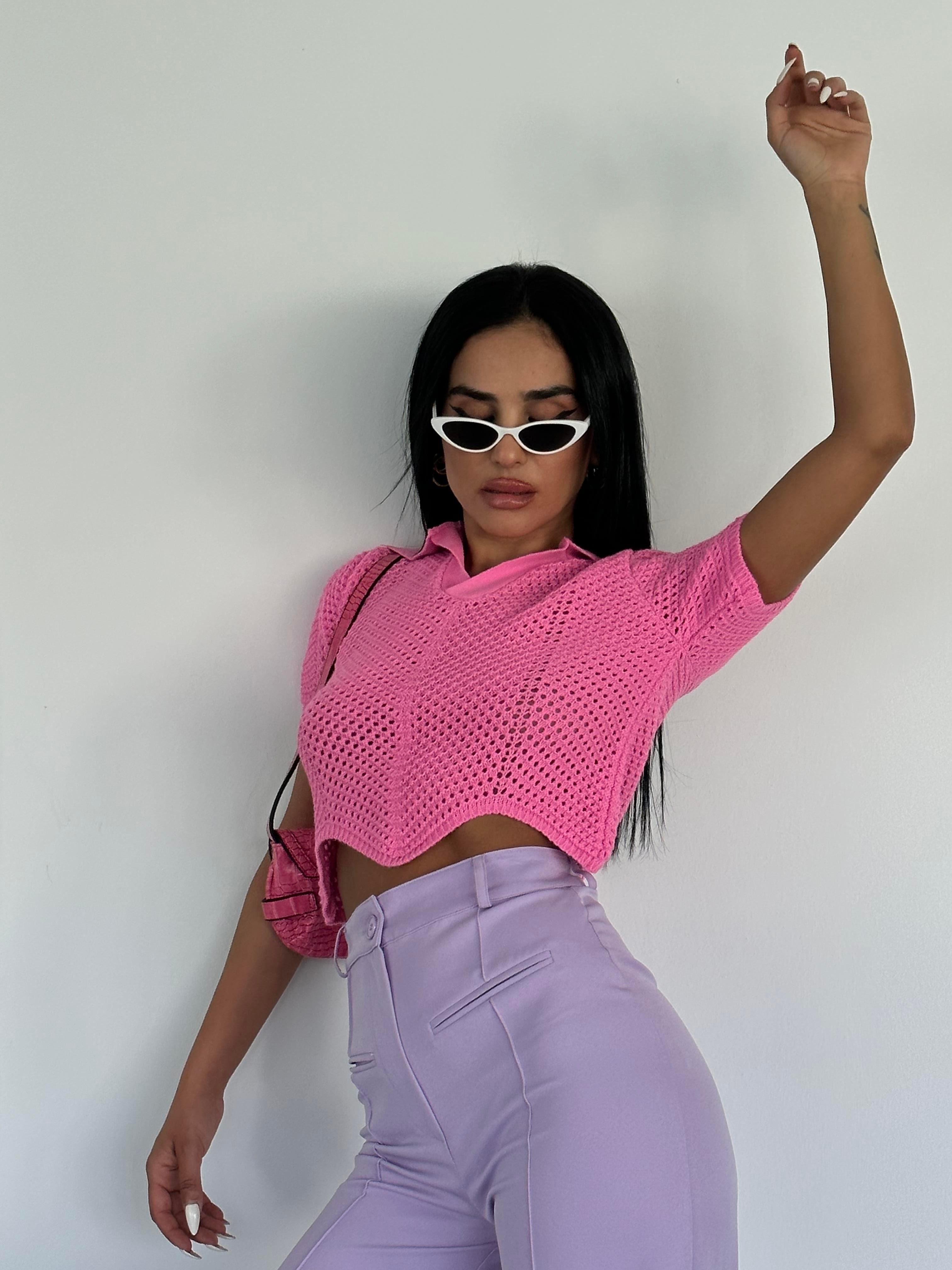 Asimetrik Polo Yaka Delikli Crop Pembe