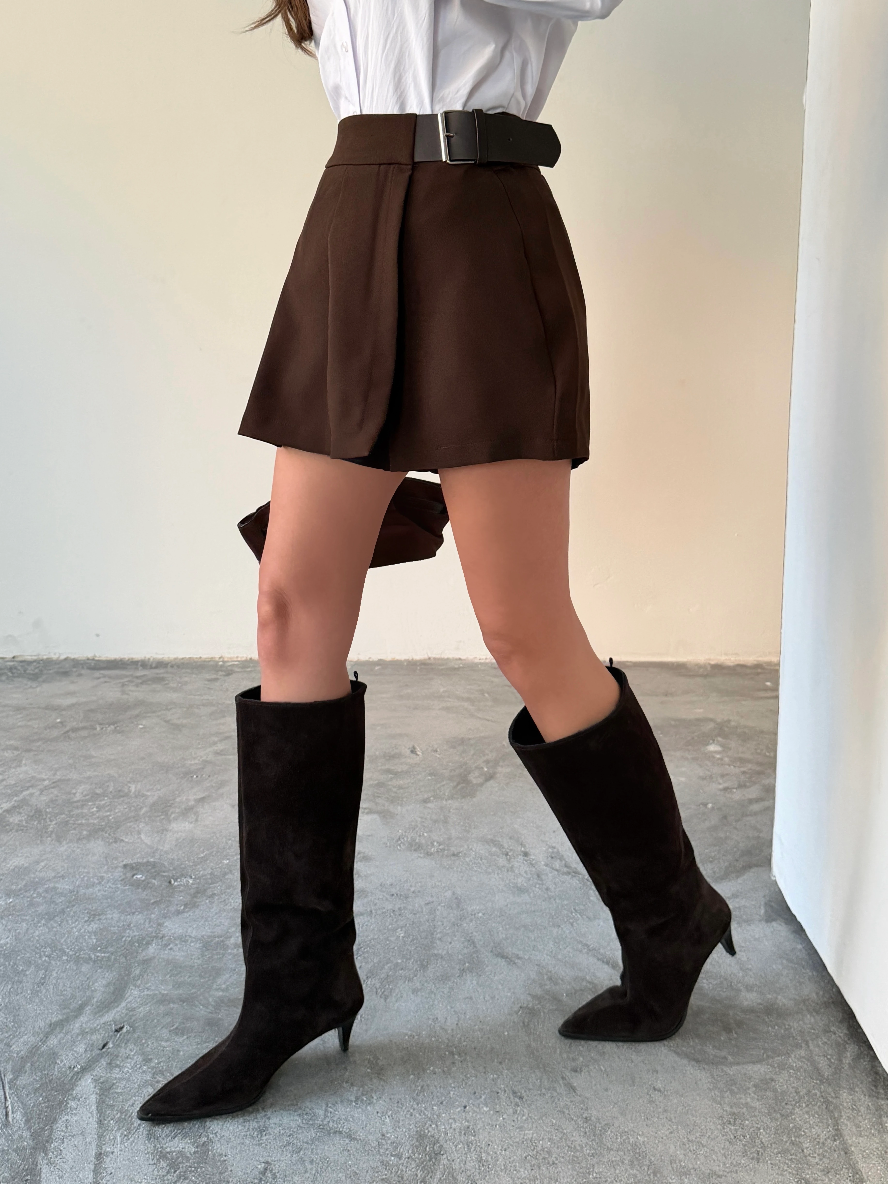 Yanı Kemerli Pileli Etek - Kahve