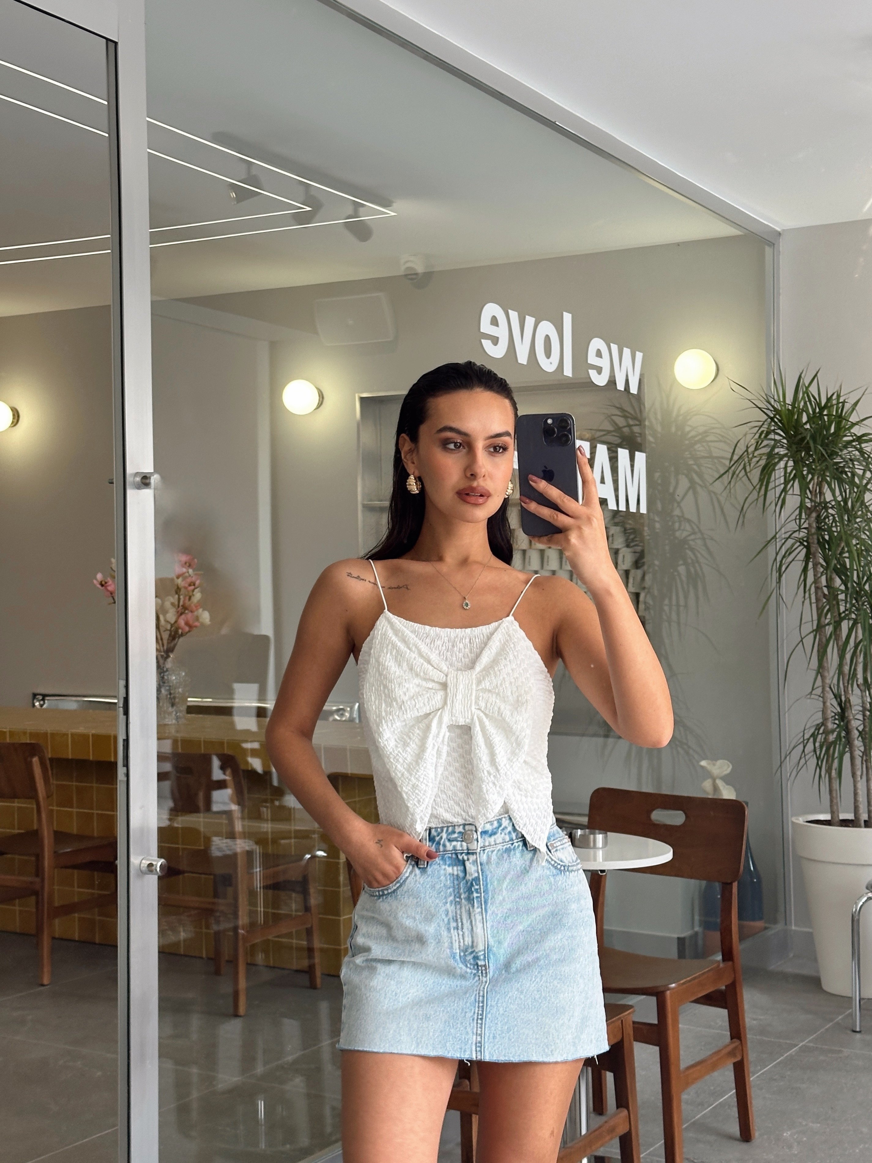 Fiyonk Detay Kabartma Crop - Beyaz