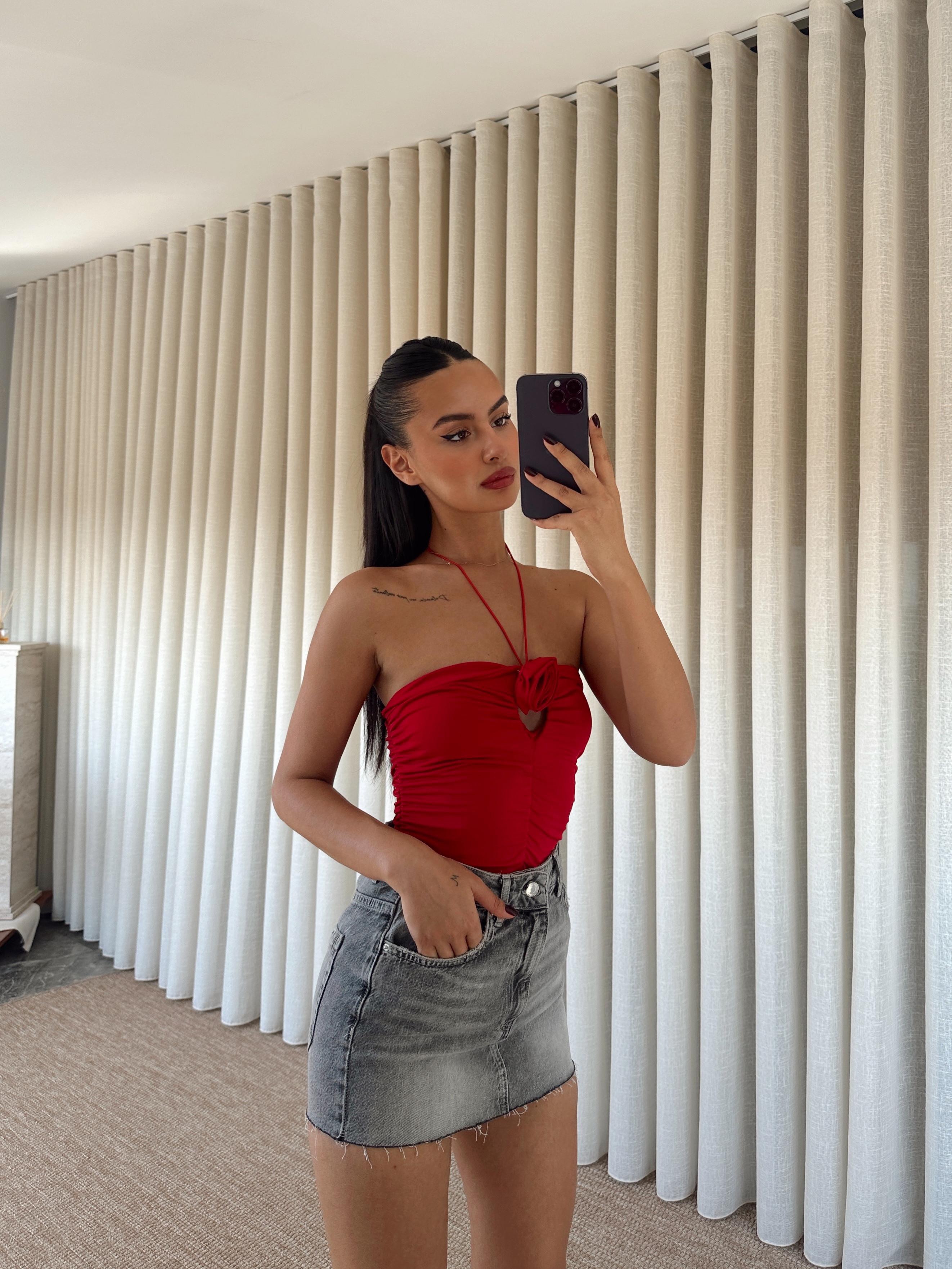 Milla Gül Detay Boyundan Bağlamalı Bodysuit Kırmızı