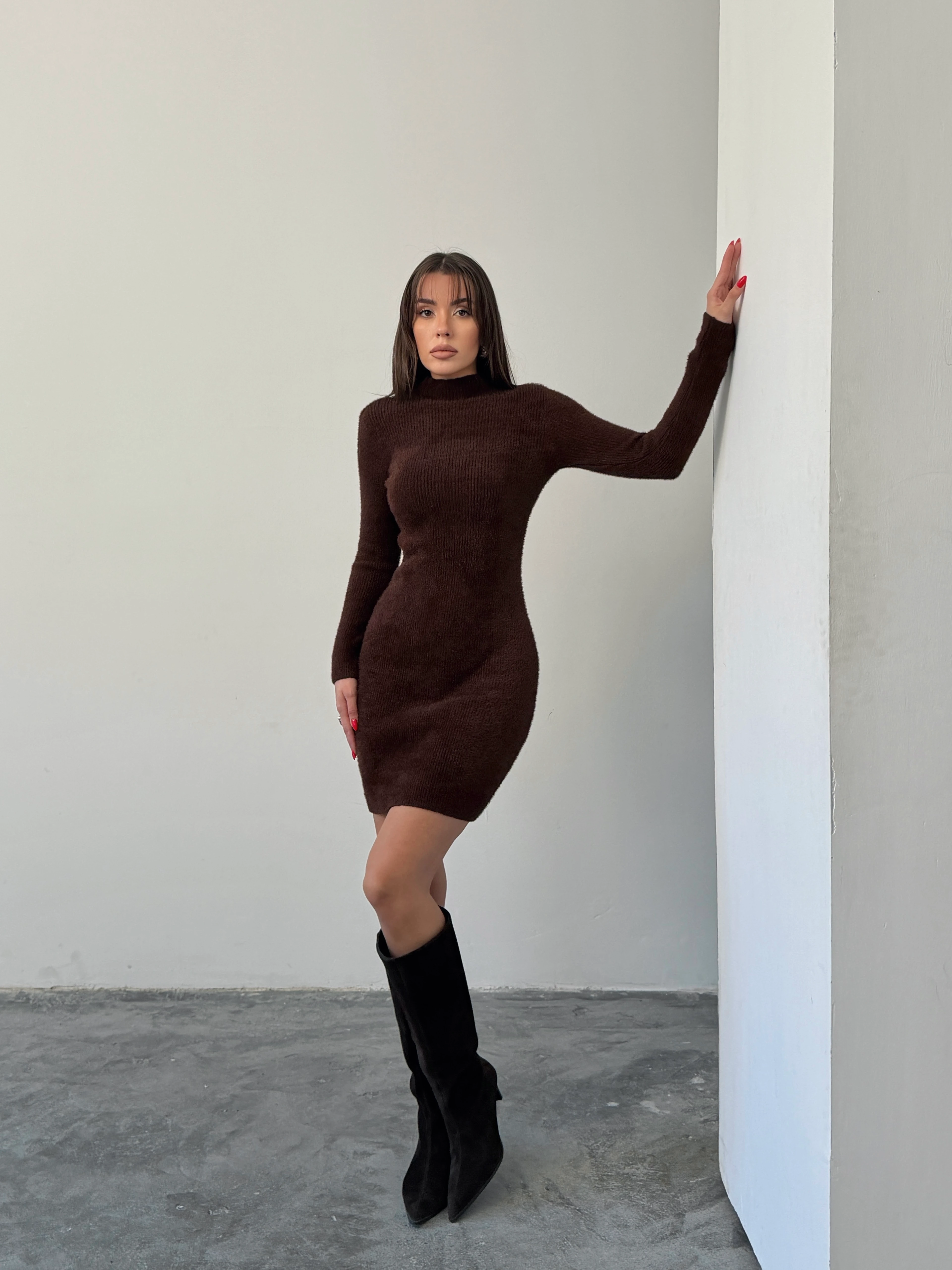 Dik Yaka Yumoş Elbise