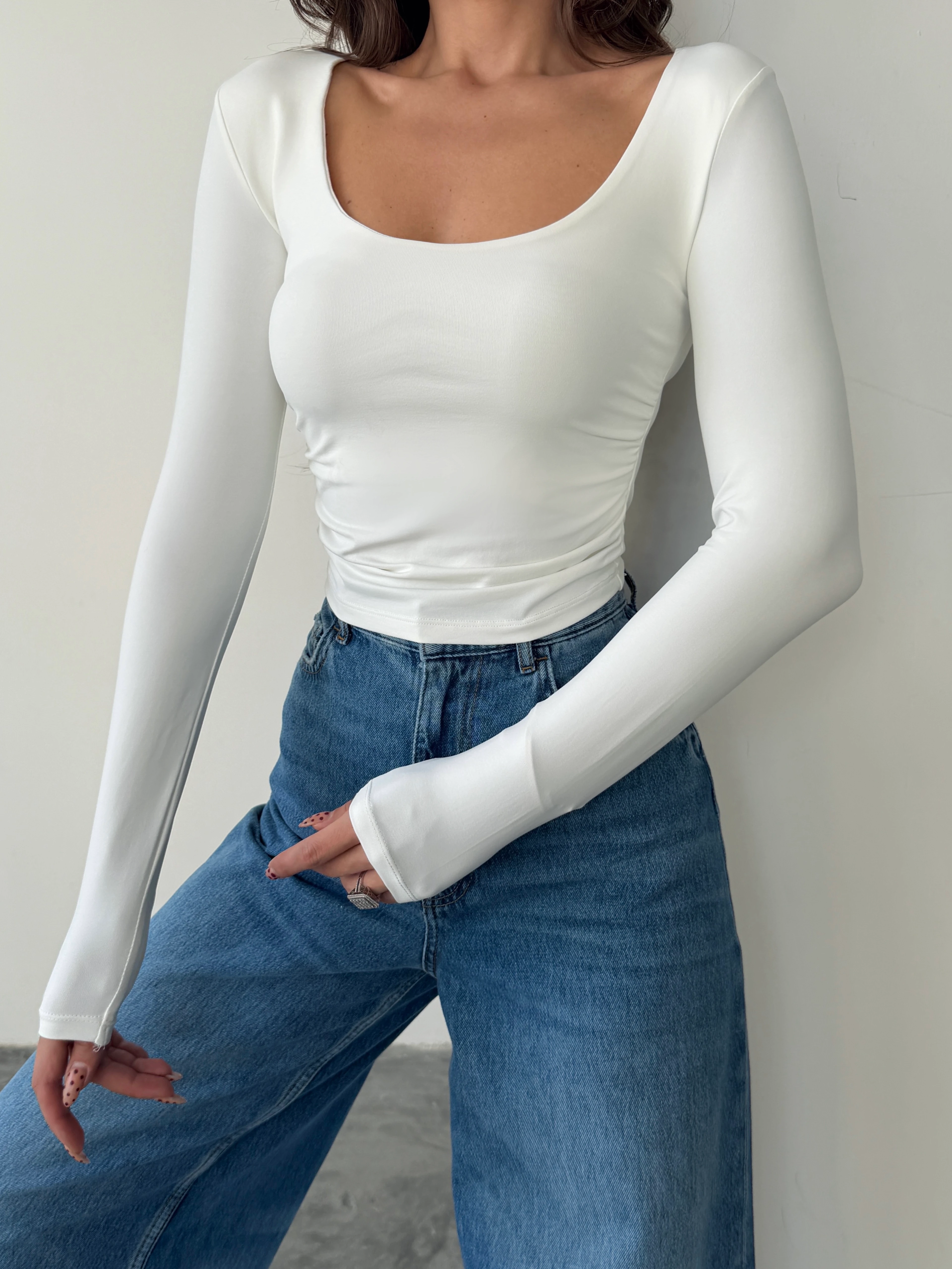 U Yaka Yan Büzgü Bluz - Beyaz