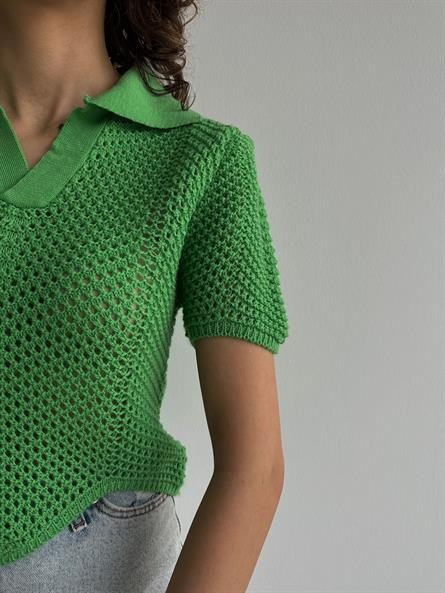 Asimetrik Polo Yaka Delikli Crop Yeşil