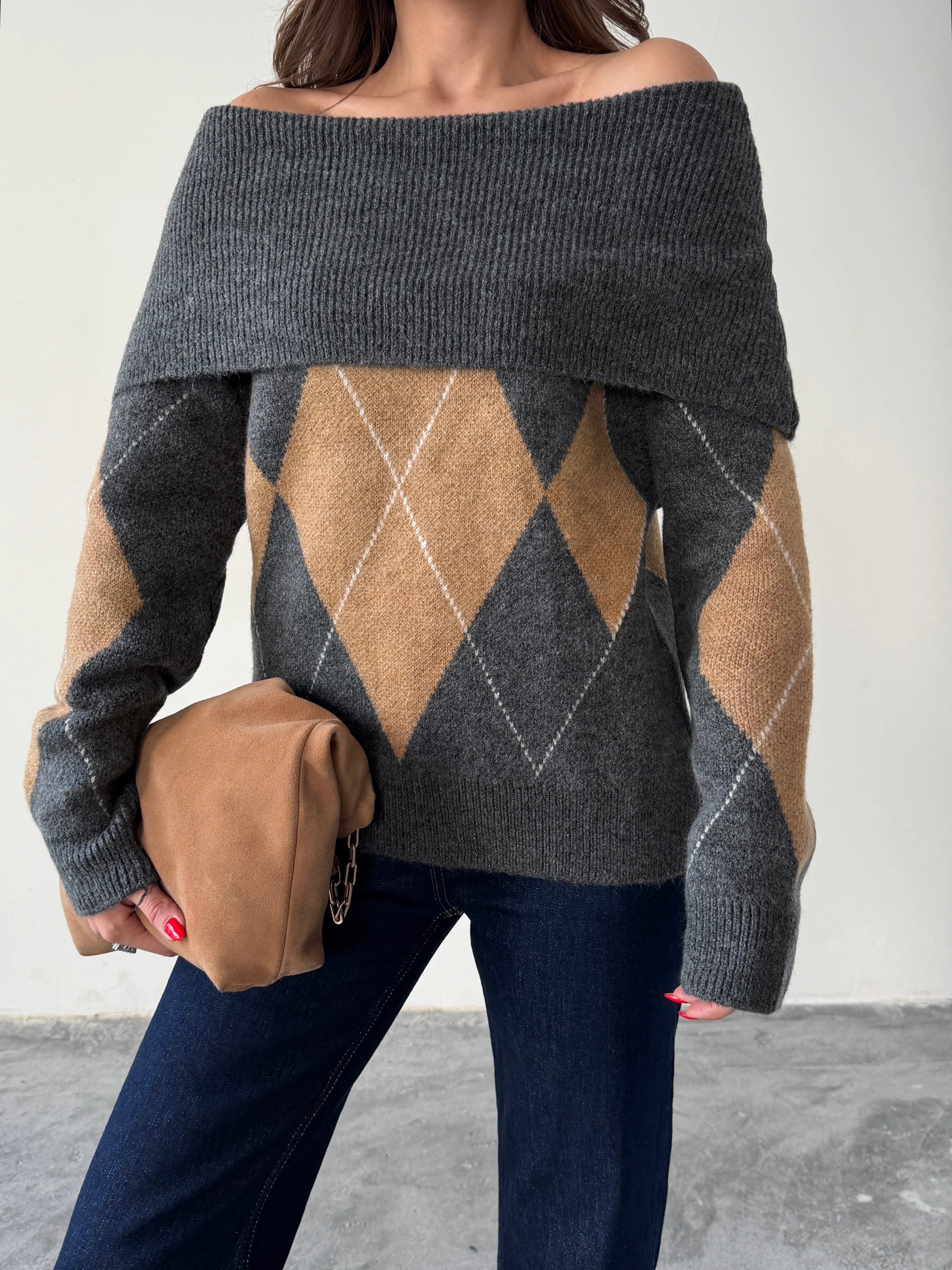 Baklavalı Madonna Yaka Kazak - Füme