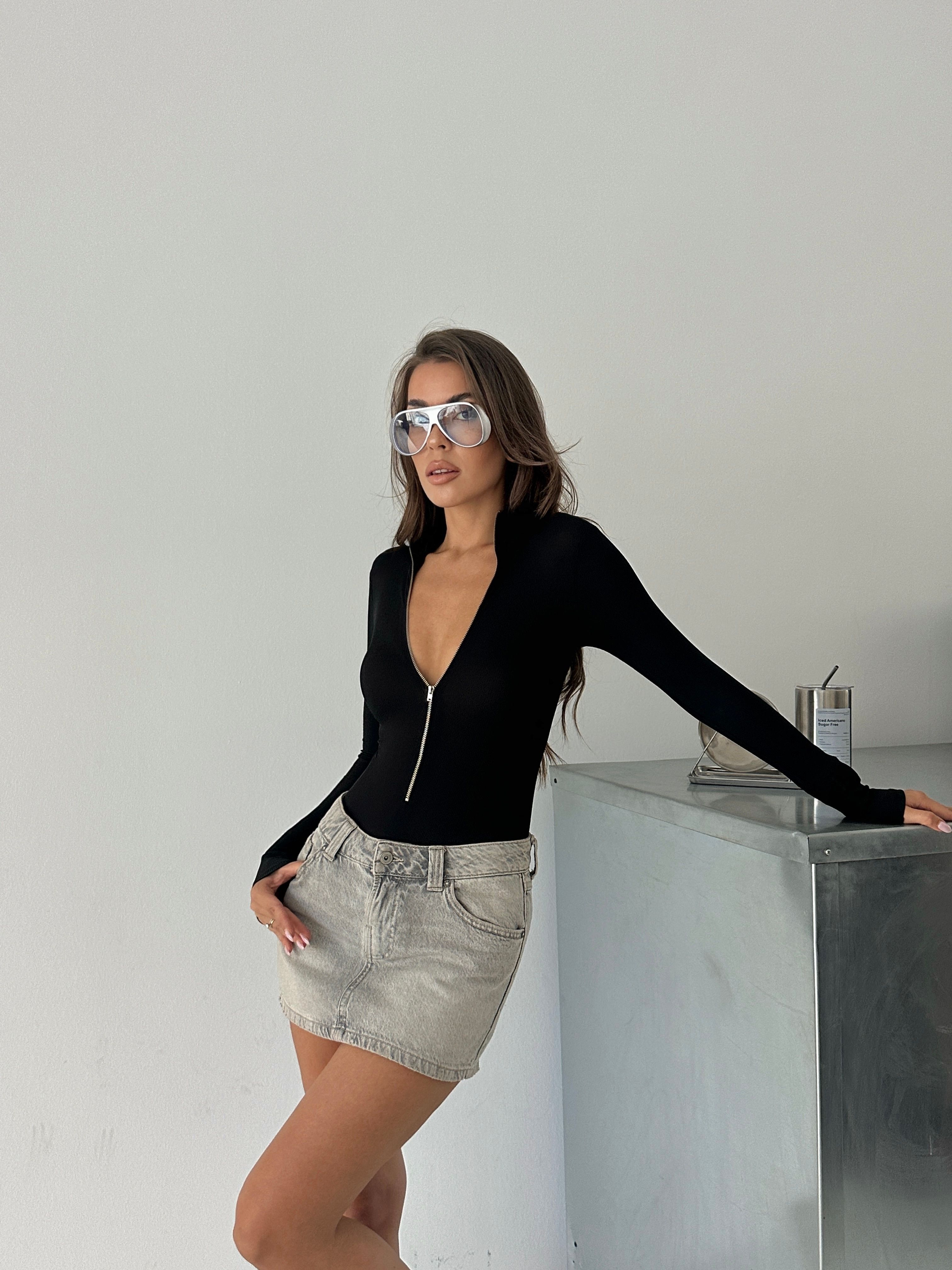 Dik Yaka Fermuarlı Bodysuit