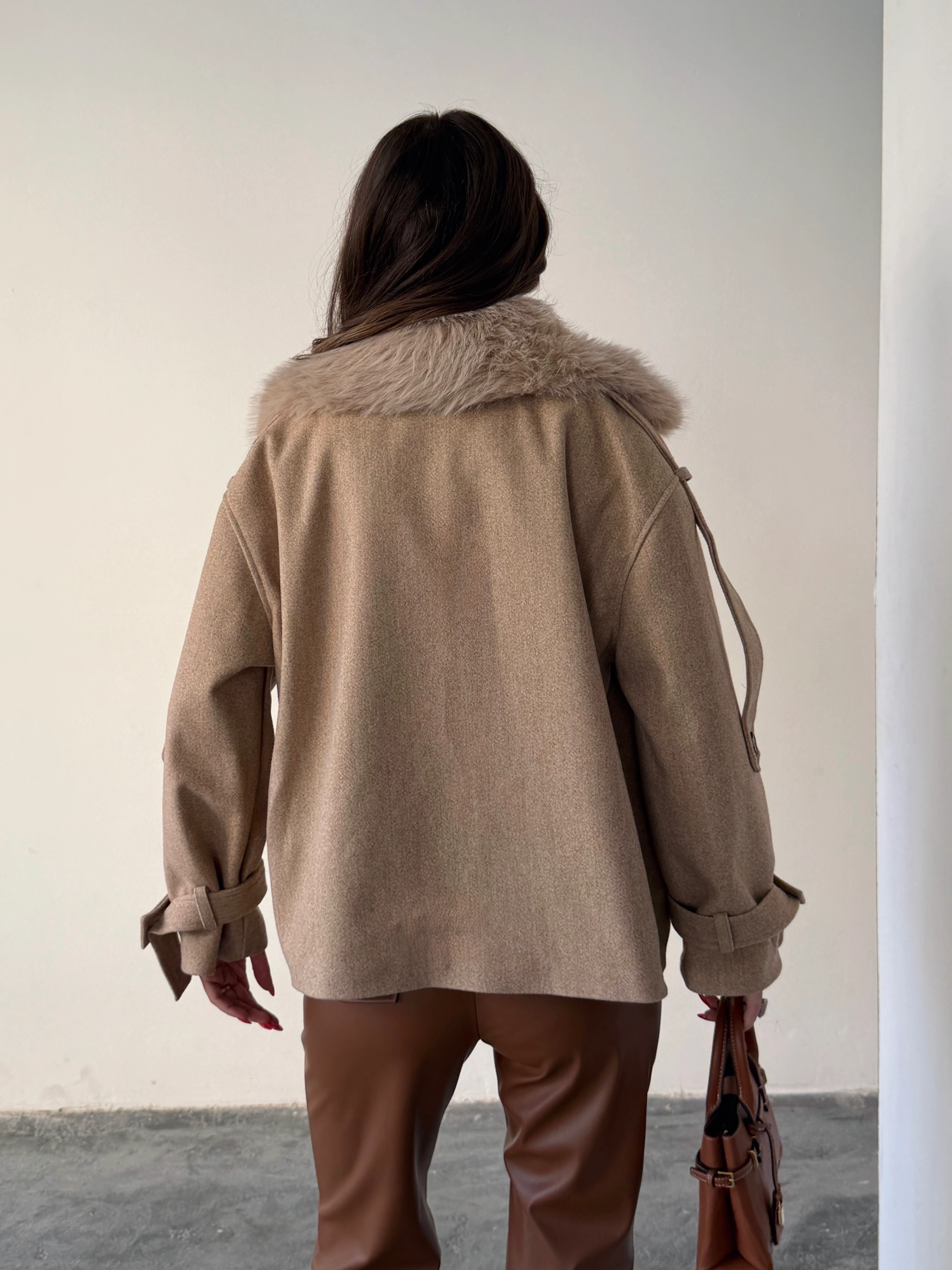 Apolet Detay Kürklü Kaşe Mont  - Camel