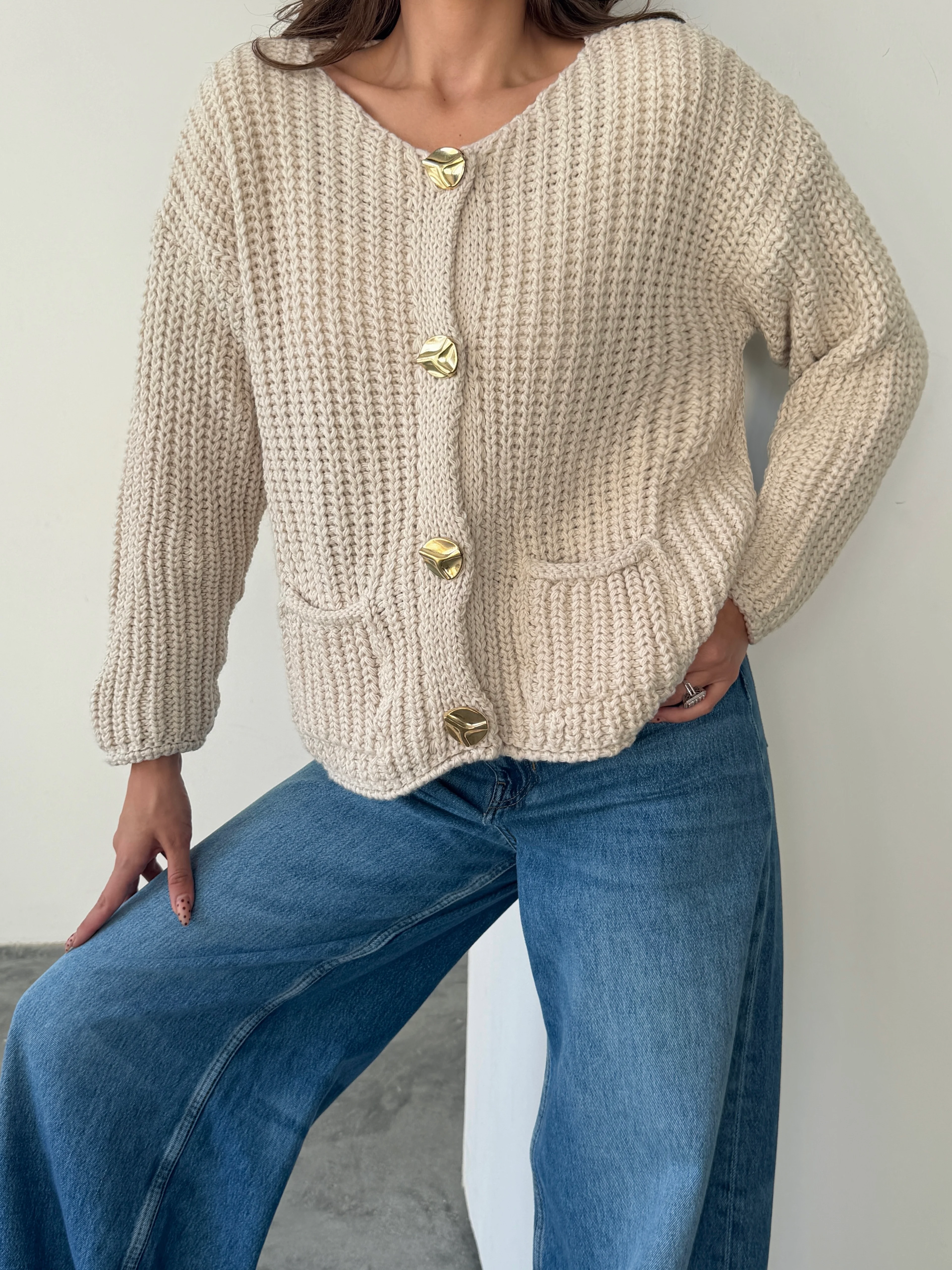 Gold Düğmeli Örme Hırka - Taş