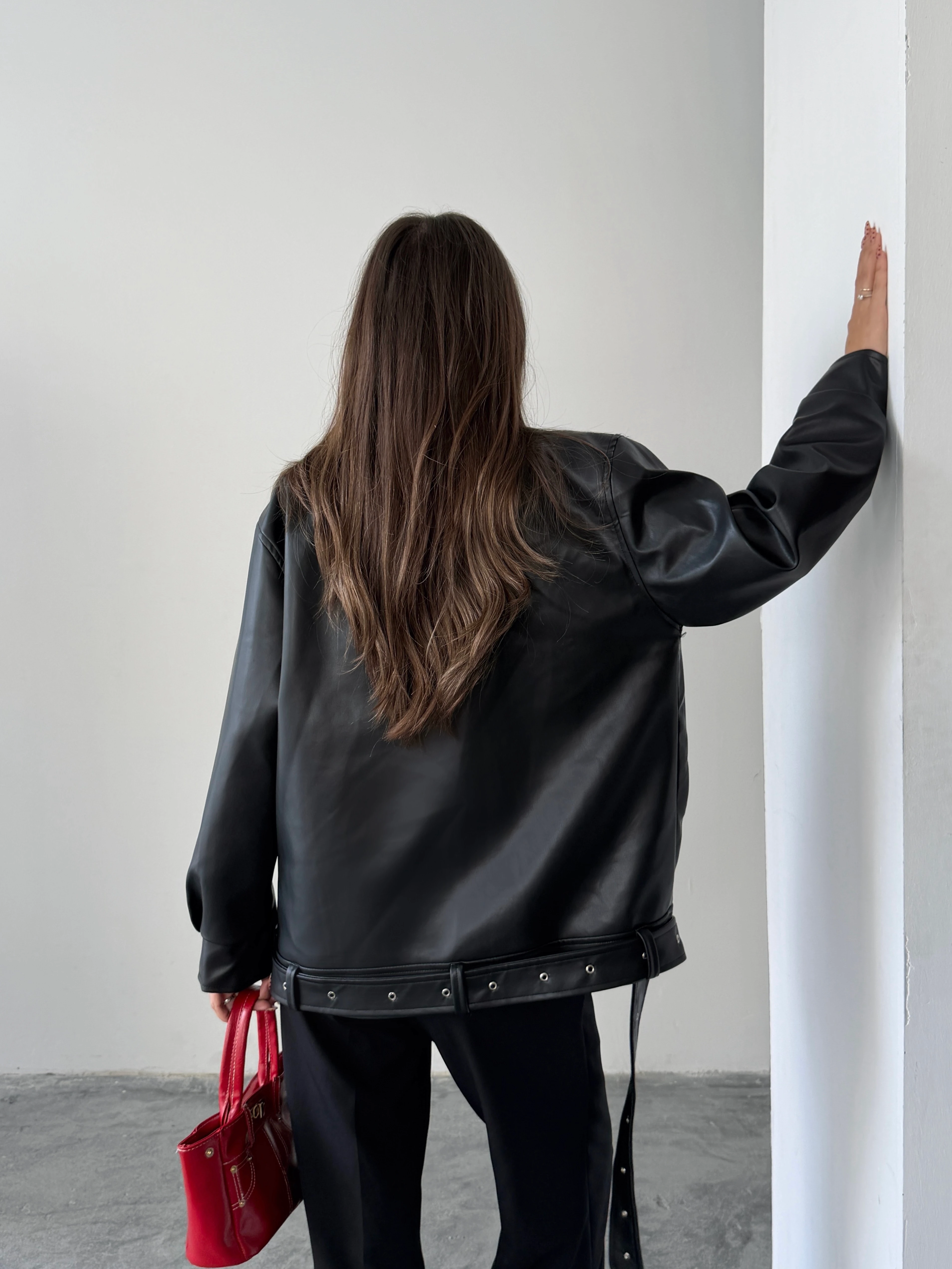 Kemerli Oversize Deri Ceket  - Black