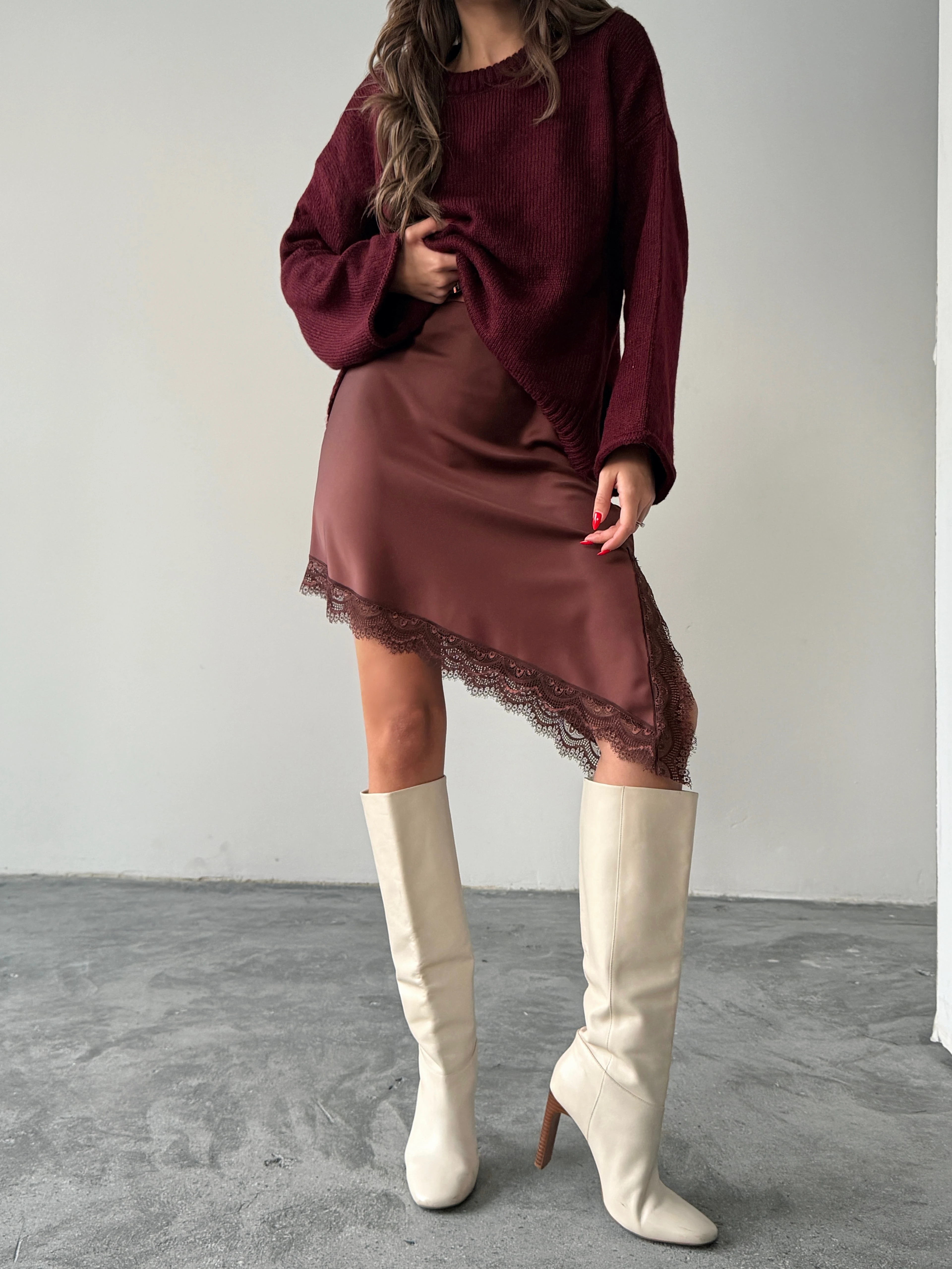 Asimetrik Detay Ucu Dantelli Etek