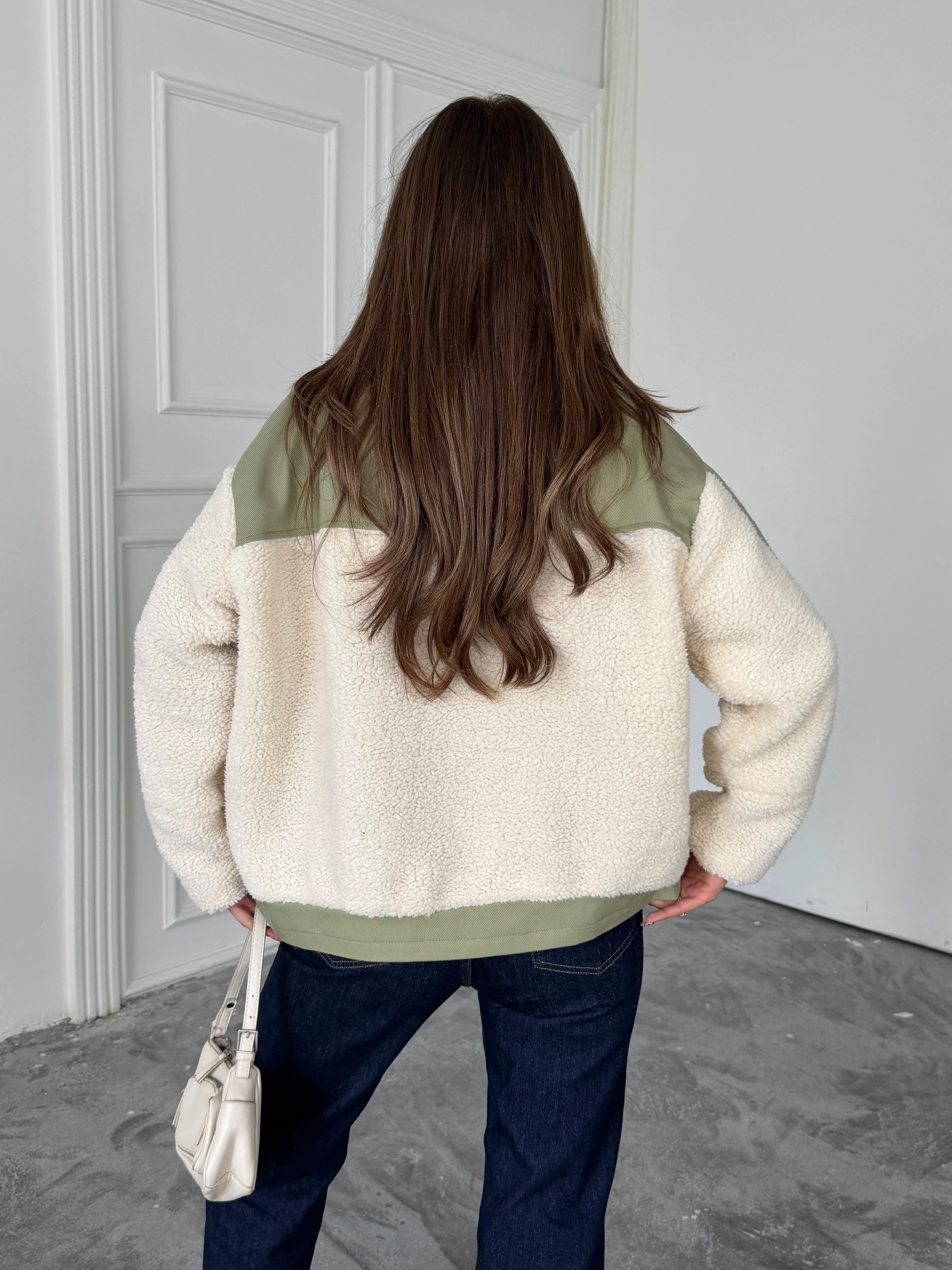 Boynu Kemer Detay Peluş Mont