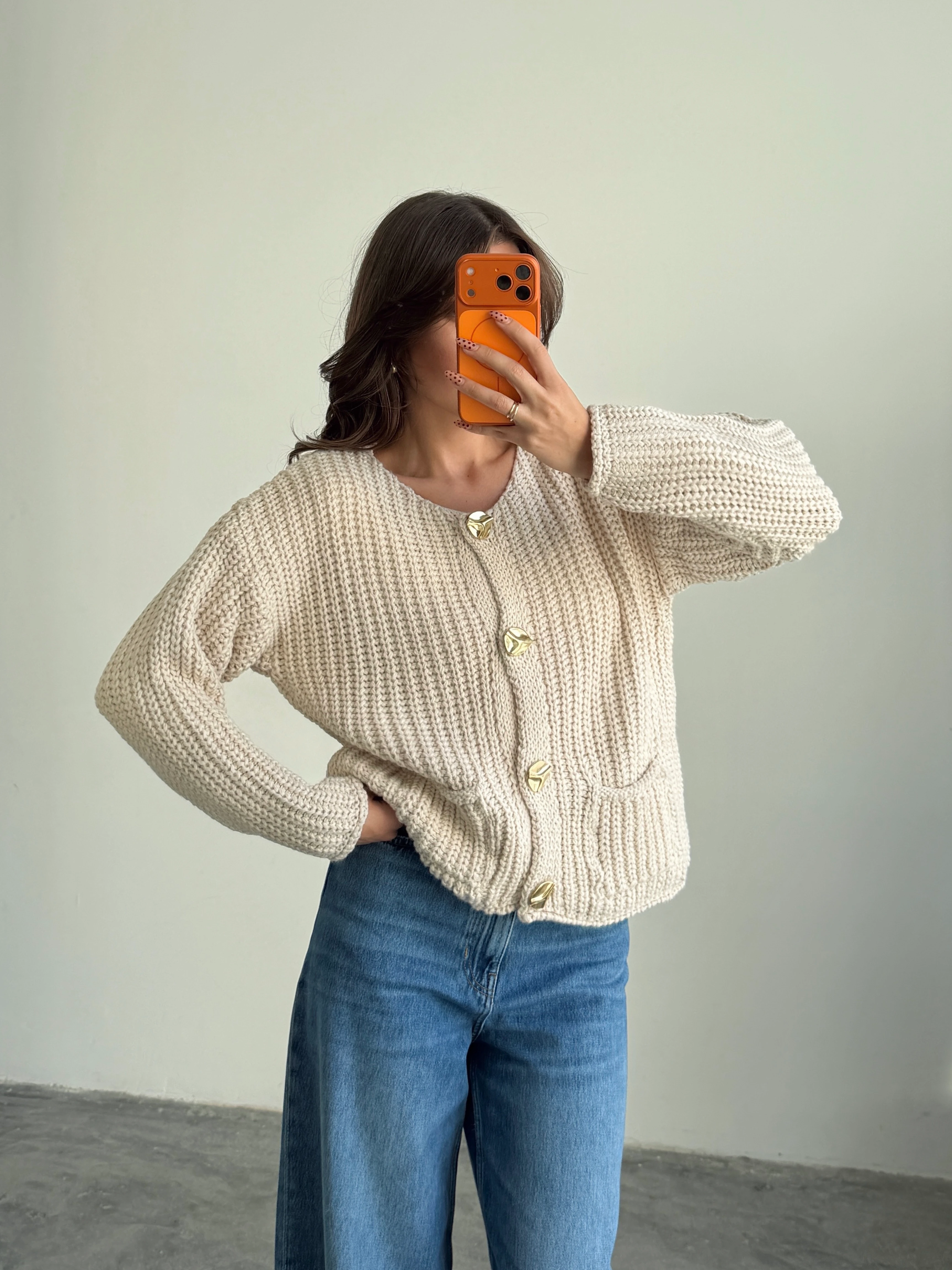 Gold Düğmeli Örme Hırka - Taş