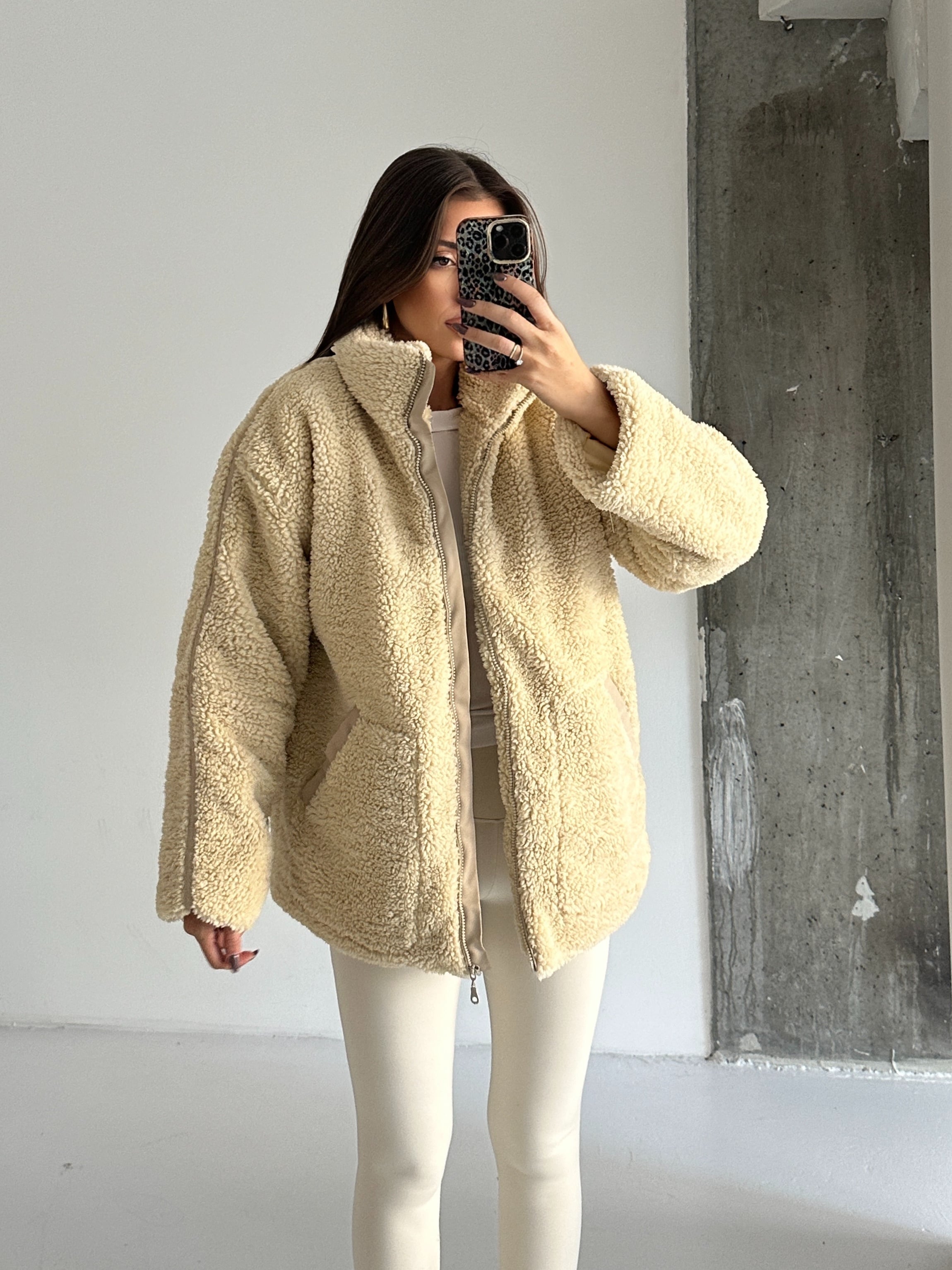 İç Astarlı Oversize Peluş Mont 