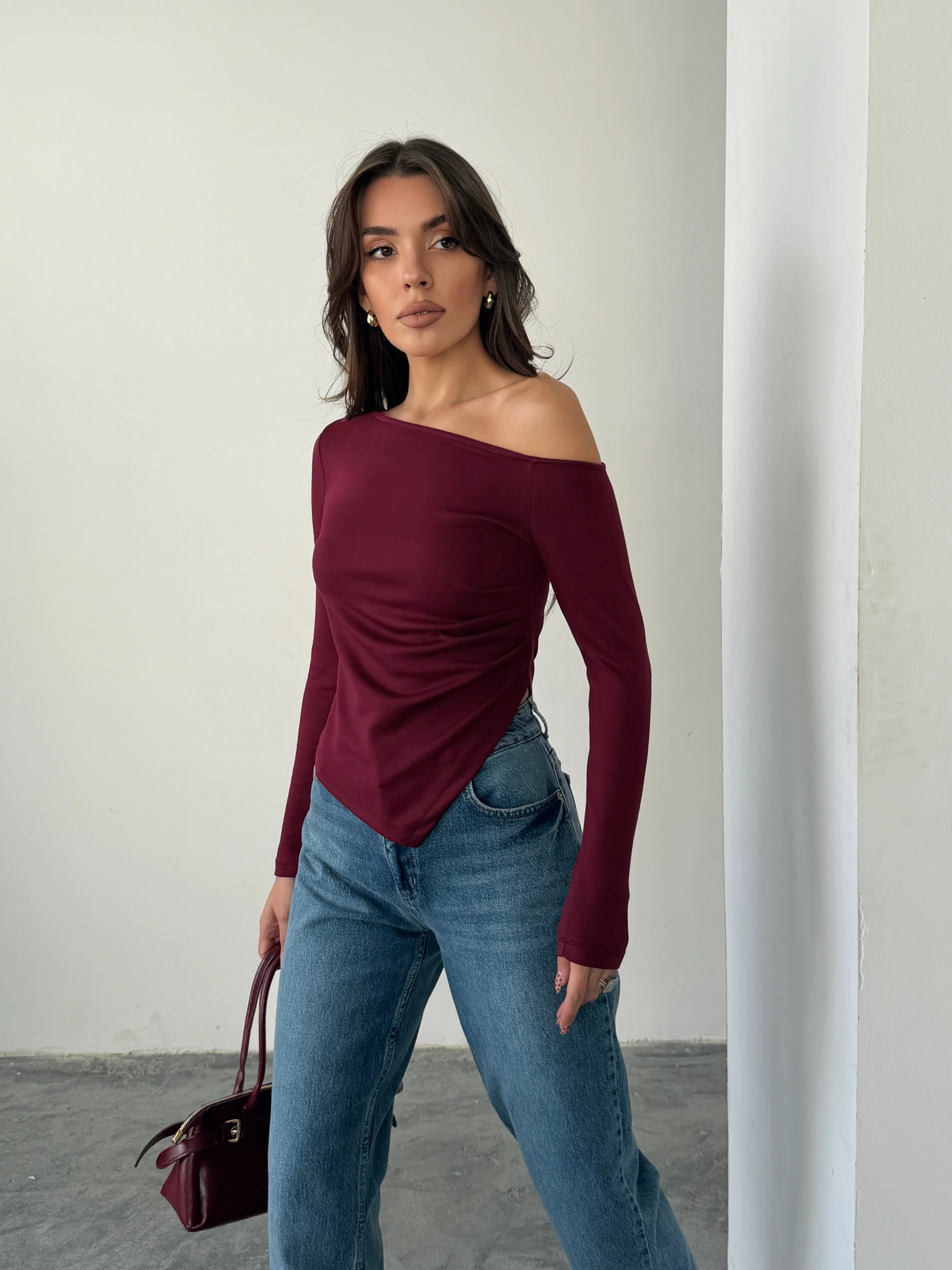 Kayık Yaka Asimetrik Bluz - Bordo