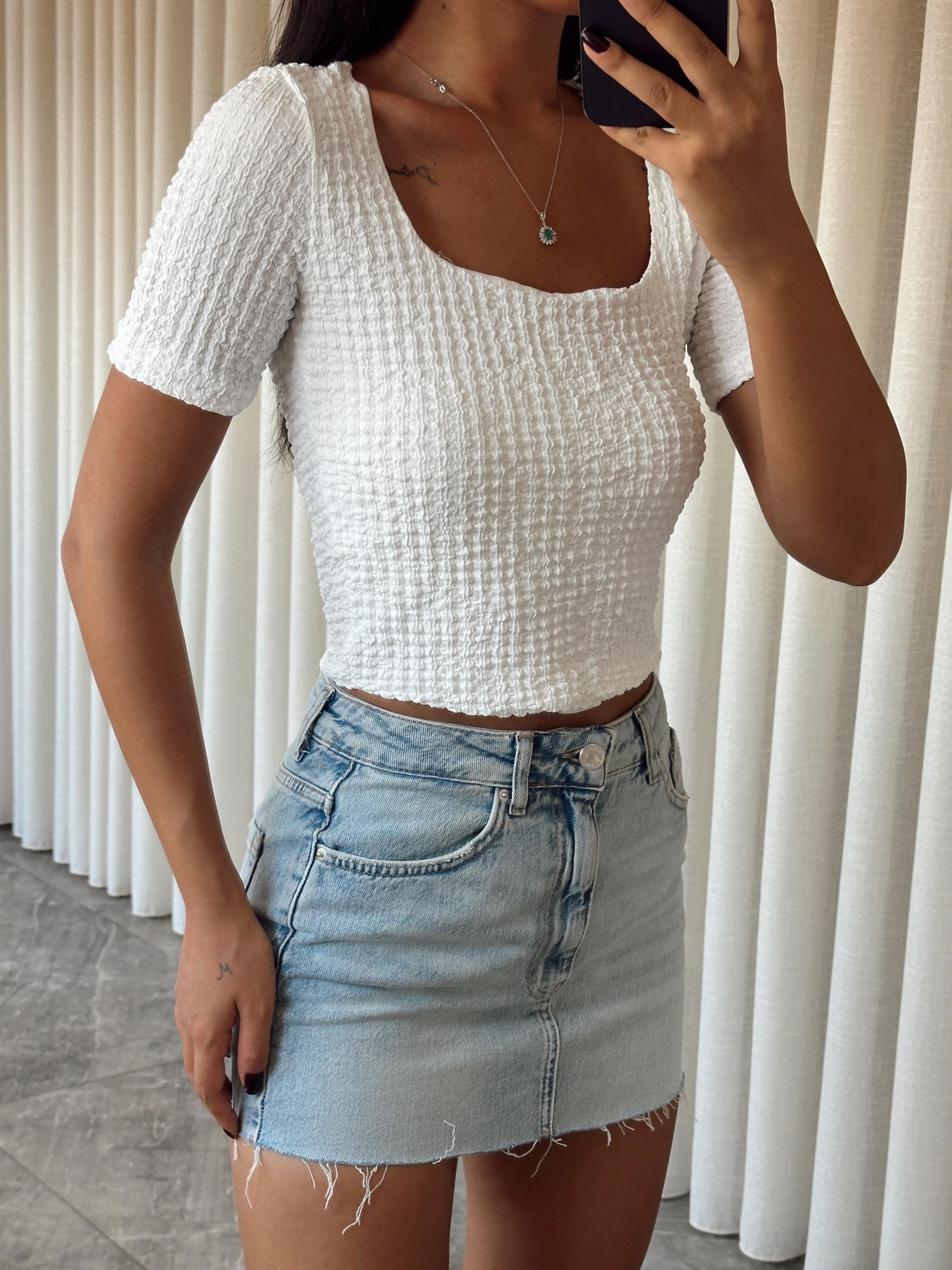 Kare Yaka Kabartmalı Crop - Beyaz