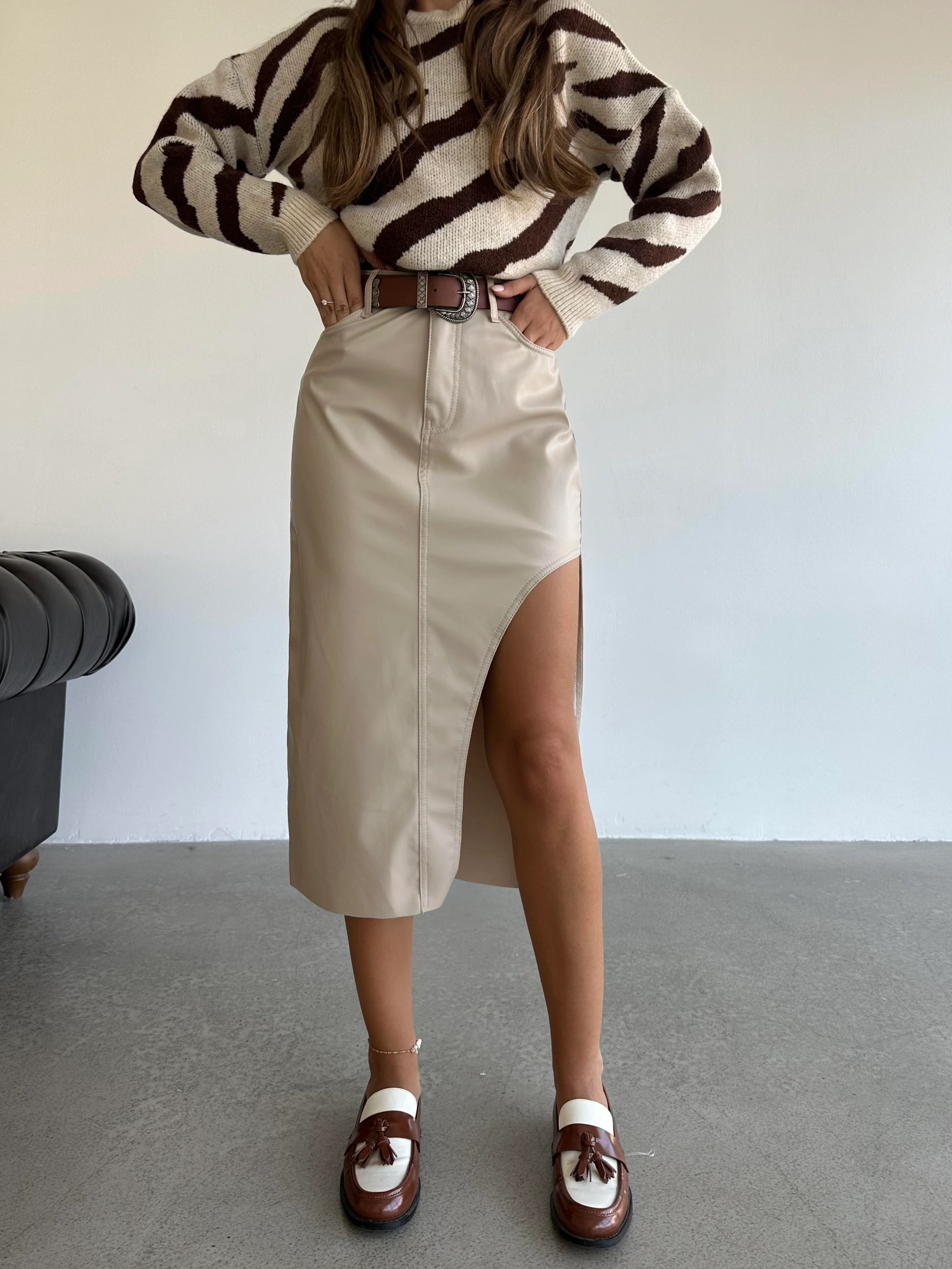 Asimetrik Kesim Deri Etek Bej