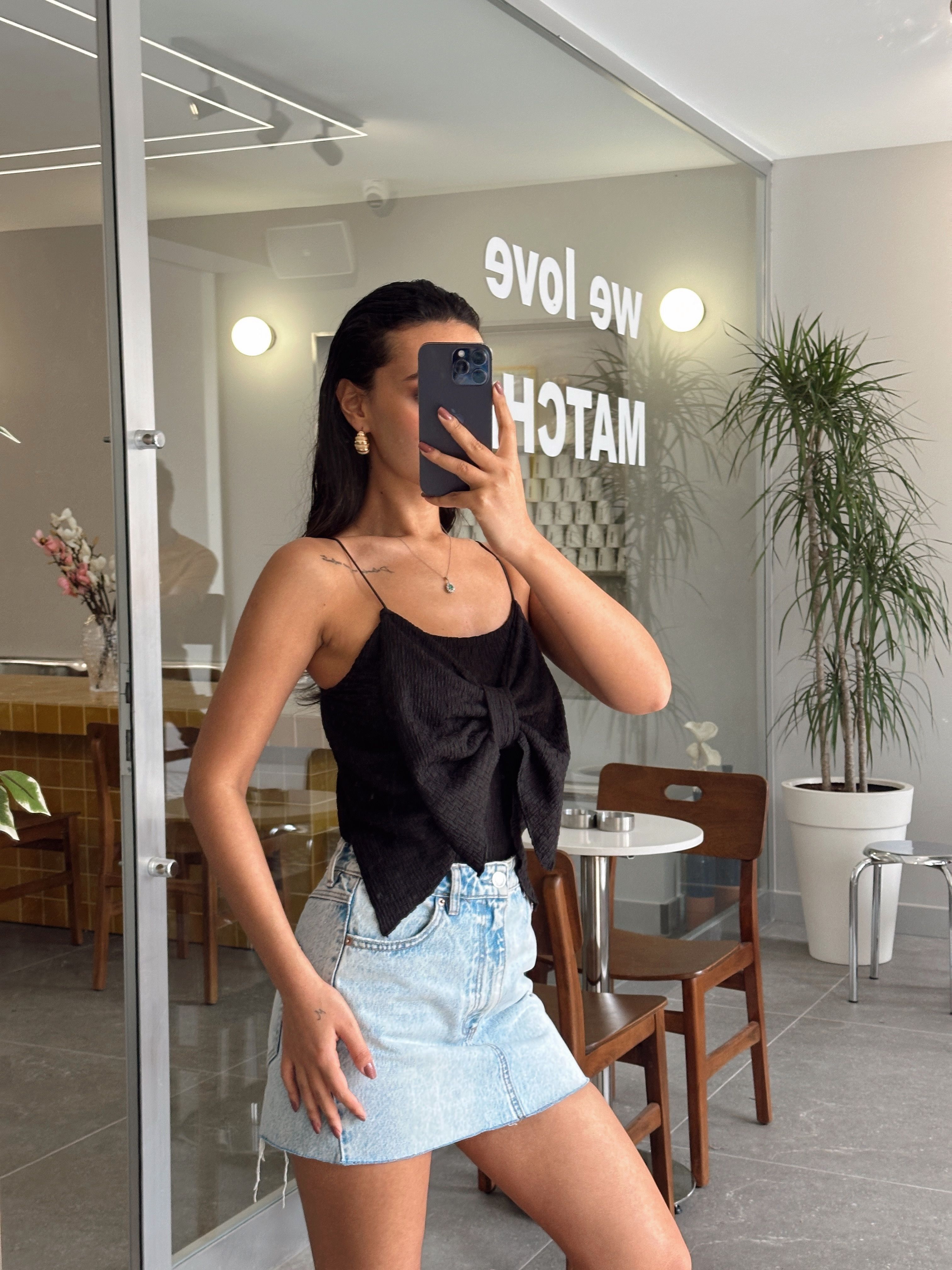 Fiyonk Detay Kabartma Crop - Siyah