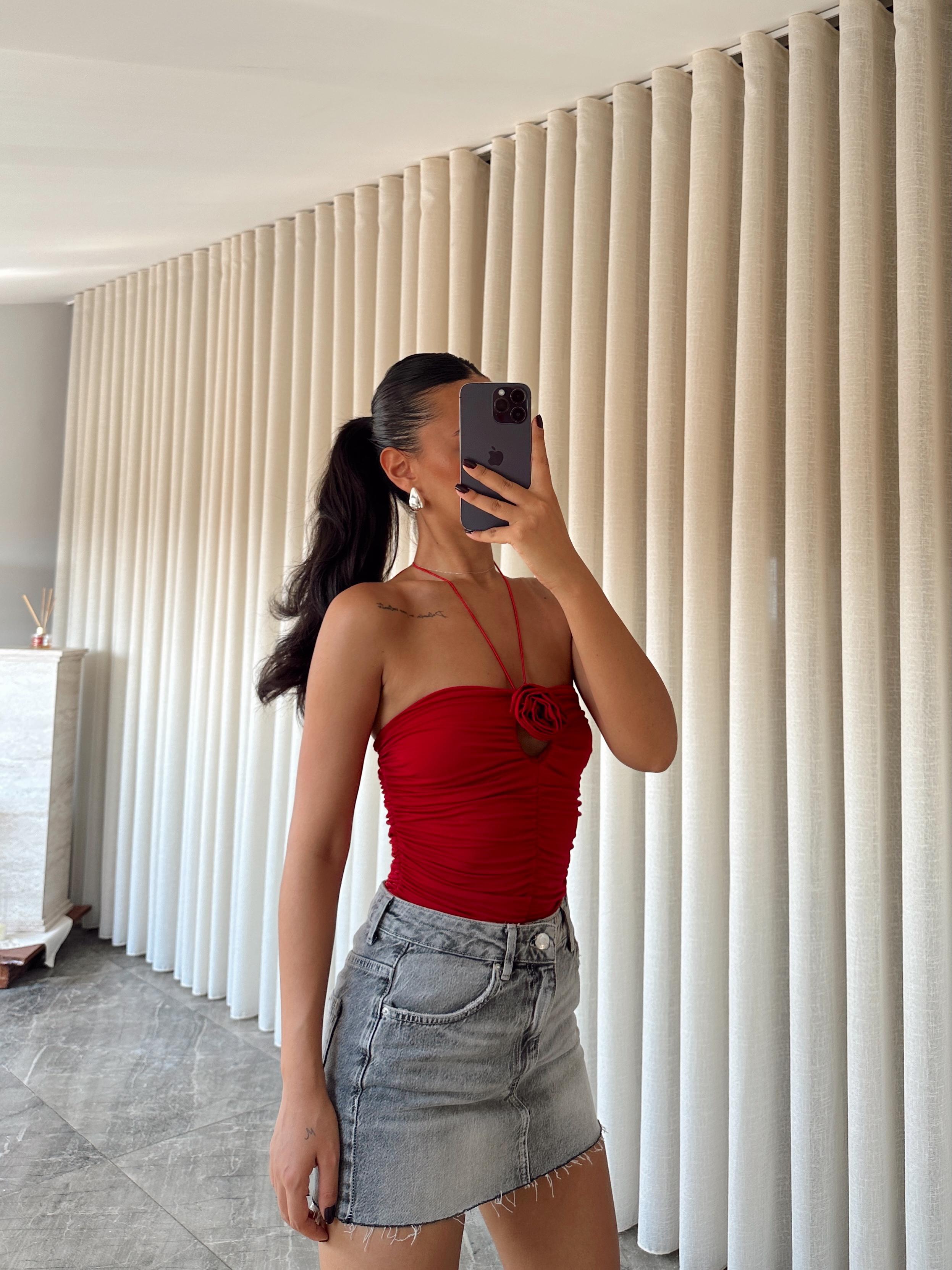 Milla Gül Detay Boyundan Bağlamalı Bodysuit Kırmızı