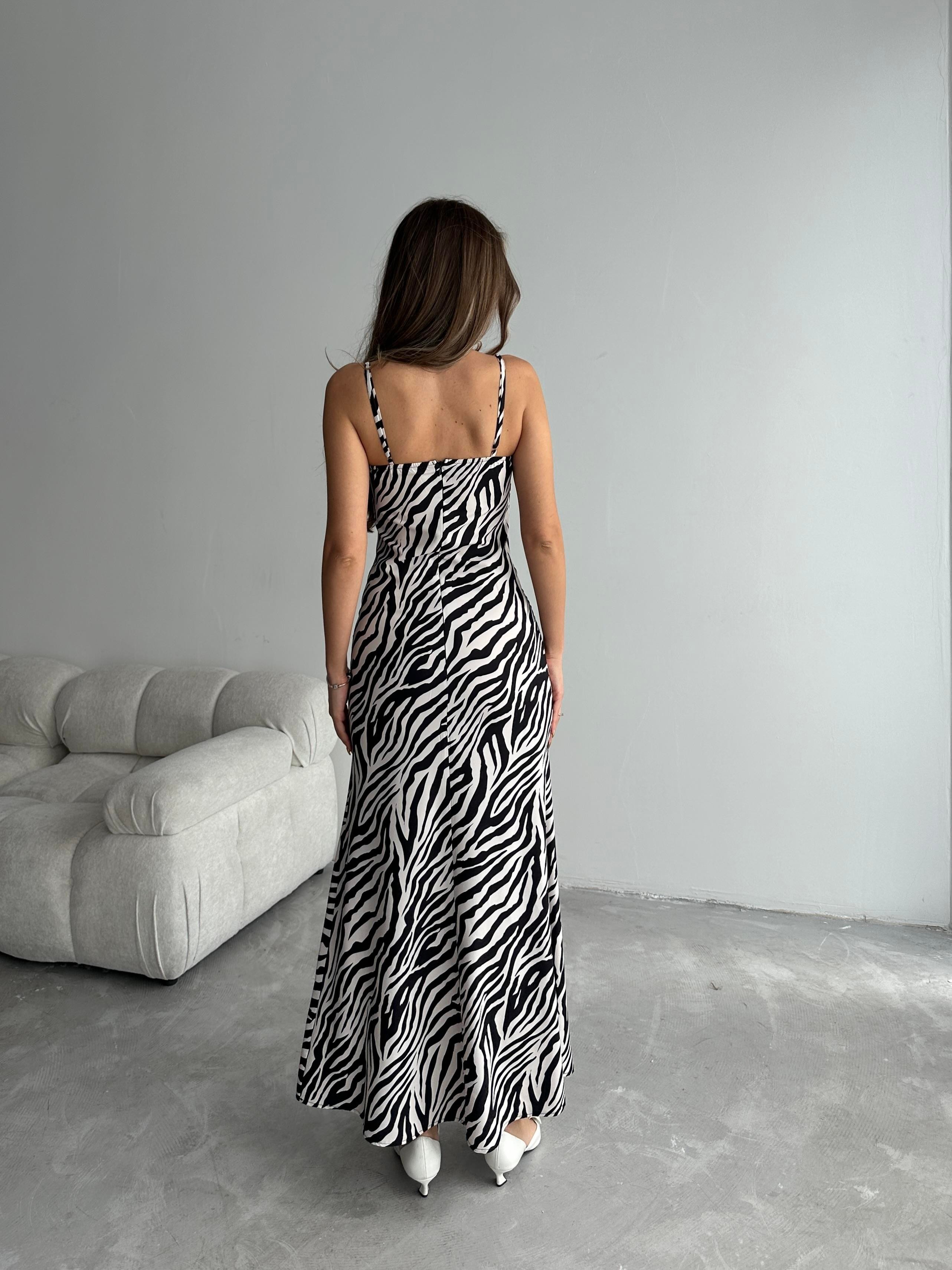 Luis Desenli Elbise Zebra