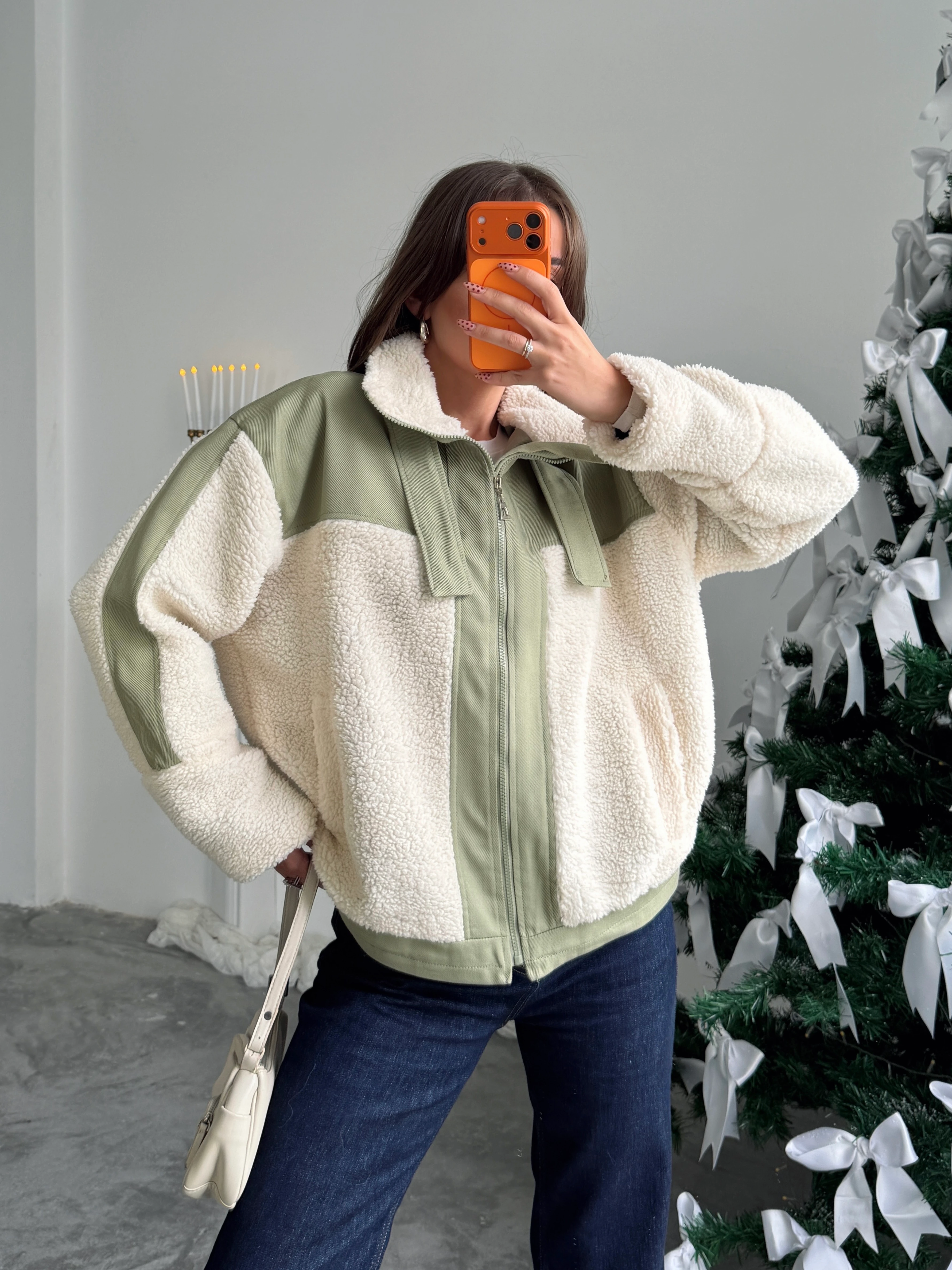 Boynu Kemer Detay Peluş Mont