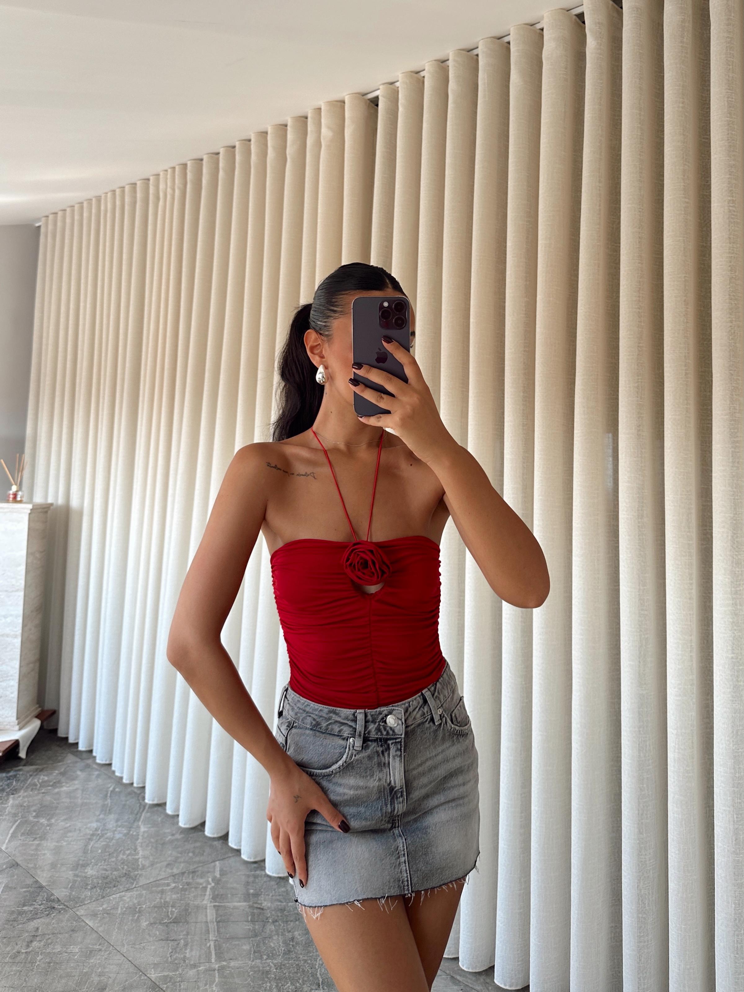 Milla Gül Detay Boyundan Bağlamalı Bodysuit Kırmızı