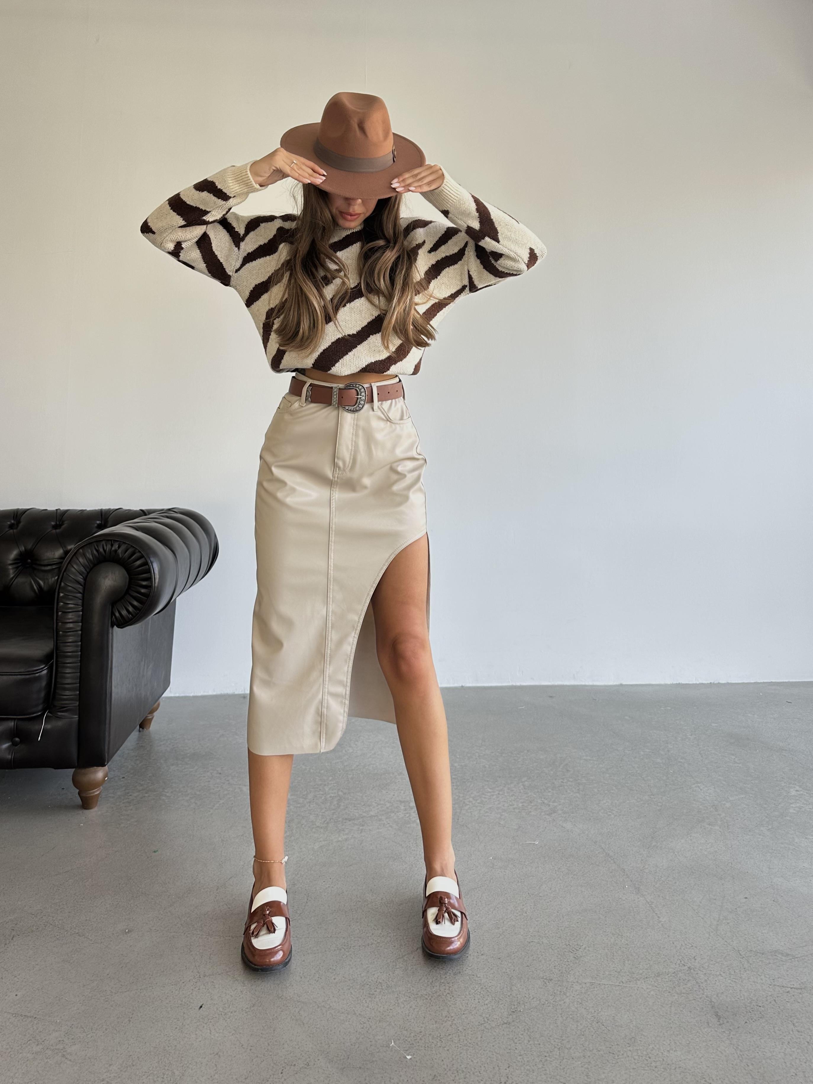 Asimetrik Kesim Deri Etek Bej