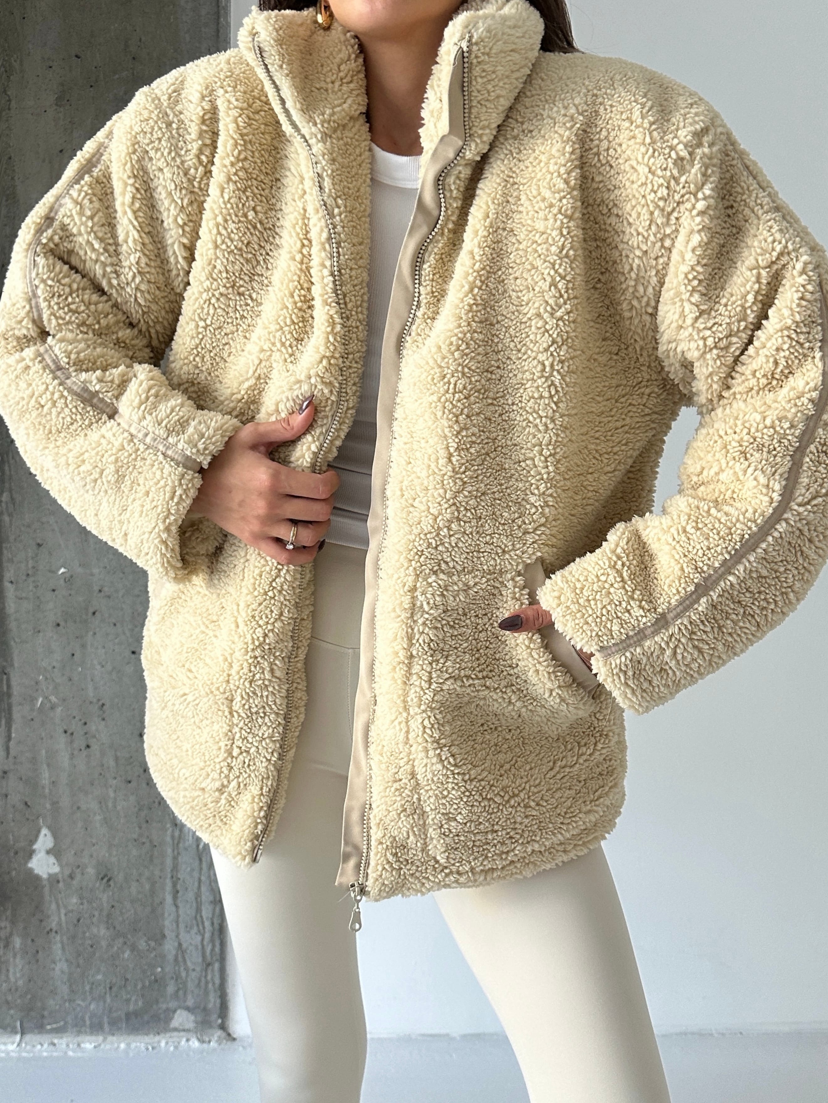 İç Astarlı Oversize Peluş Mont 