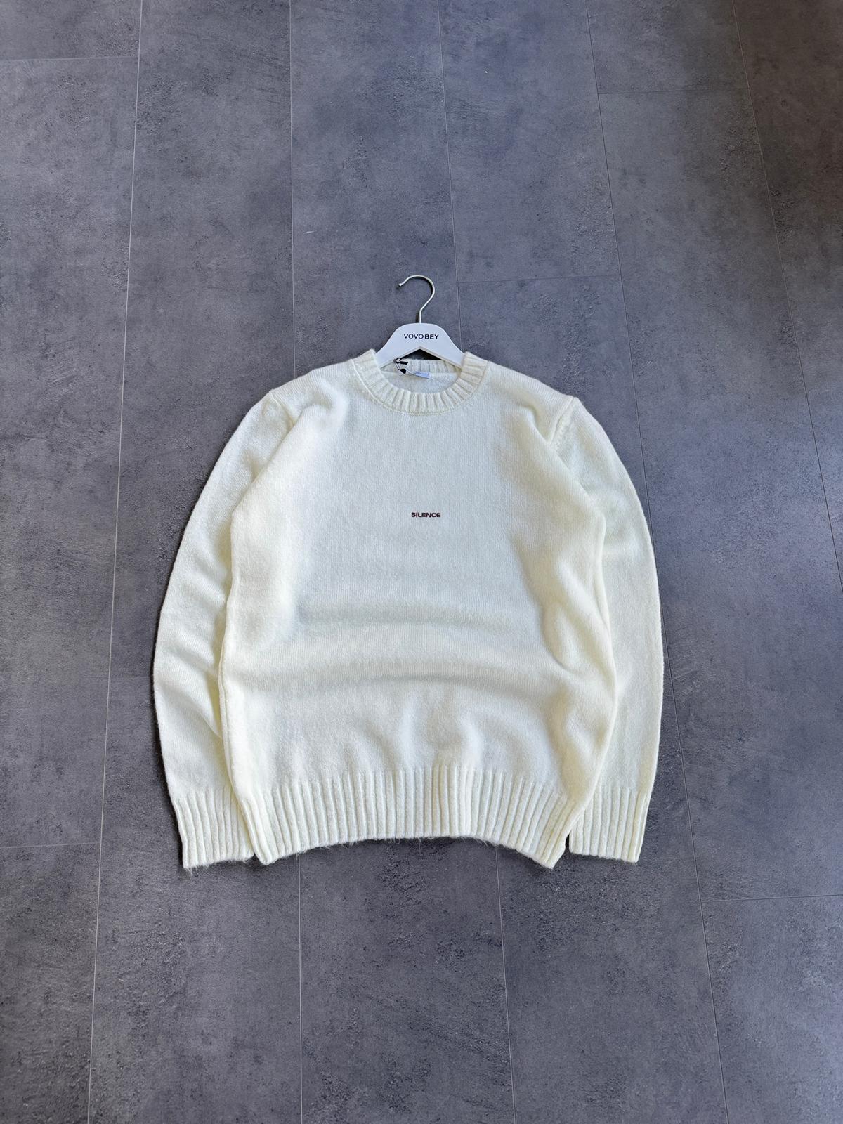 Silence Nakışlı Standart Kalıp Sakallı Kumaş Triko (VV379) - Ekru