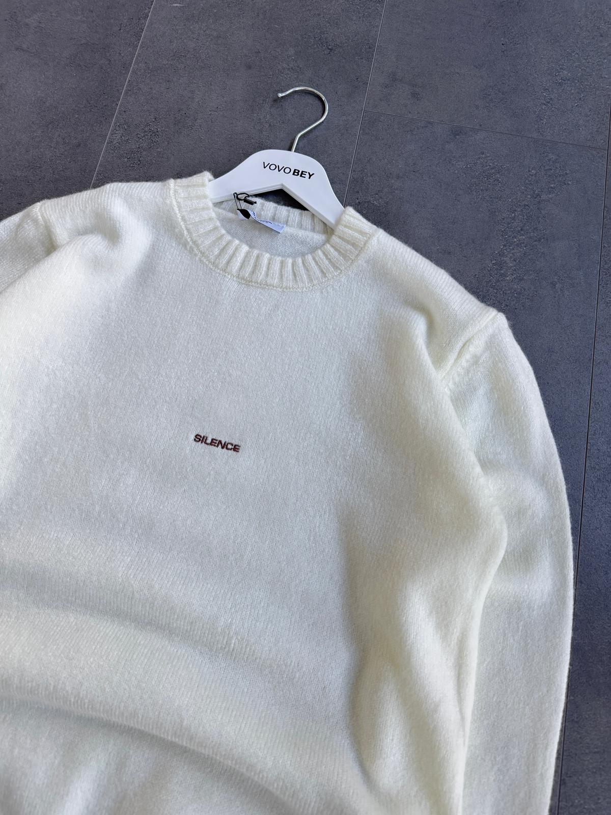 Silence Nakışlı Standart Kalıp Sakallı Kumaş Triko (VV379) - Ekru