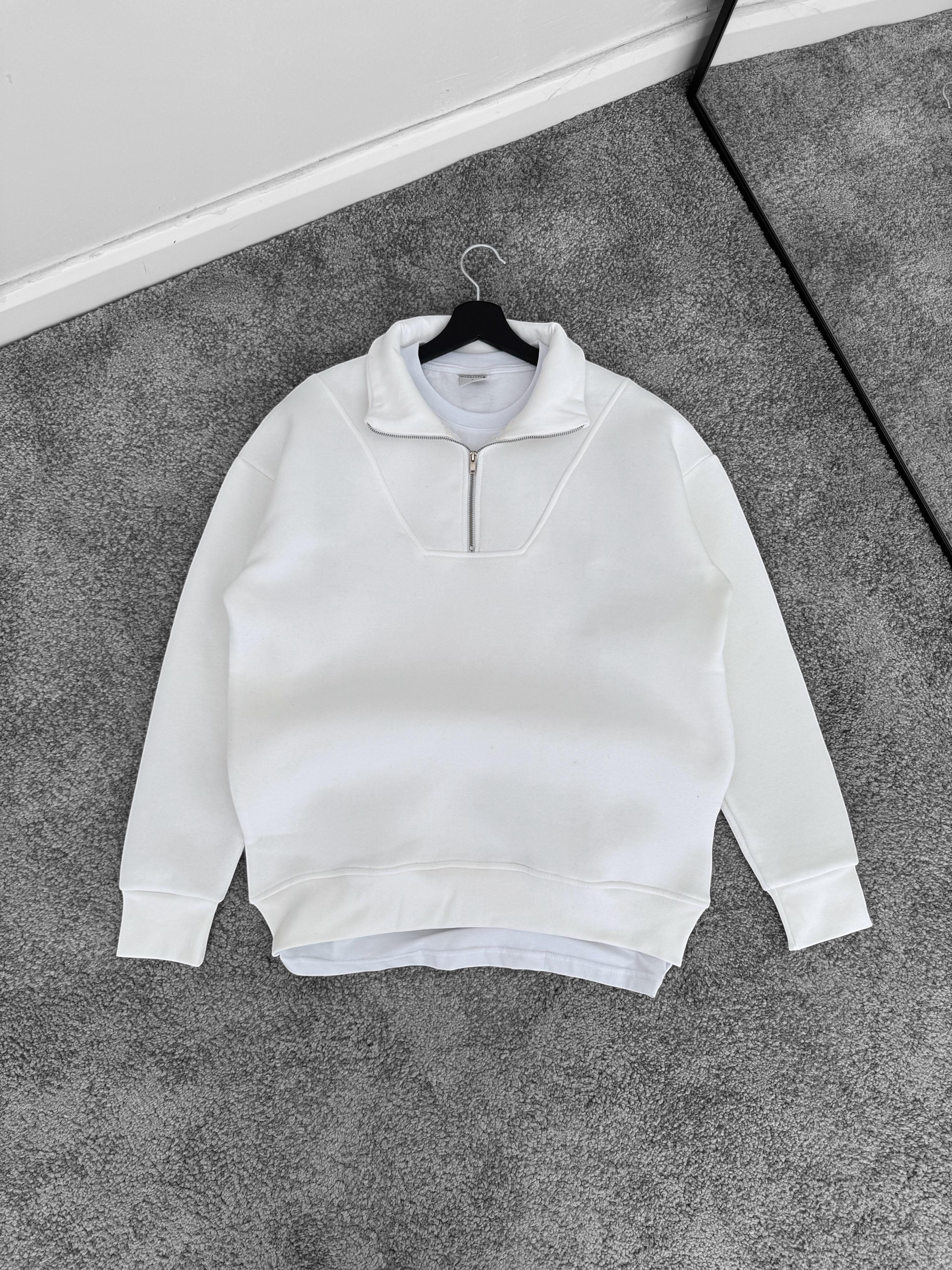 Beyaz Üç İplik Şardonlu Yarım Fermuarlı Sweat & Lacivert Yırtık Detaylı Boyfriend Pantolon (VV183)