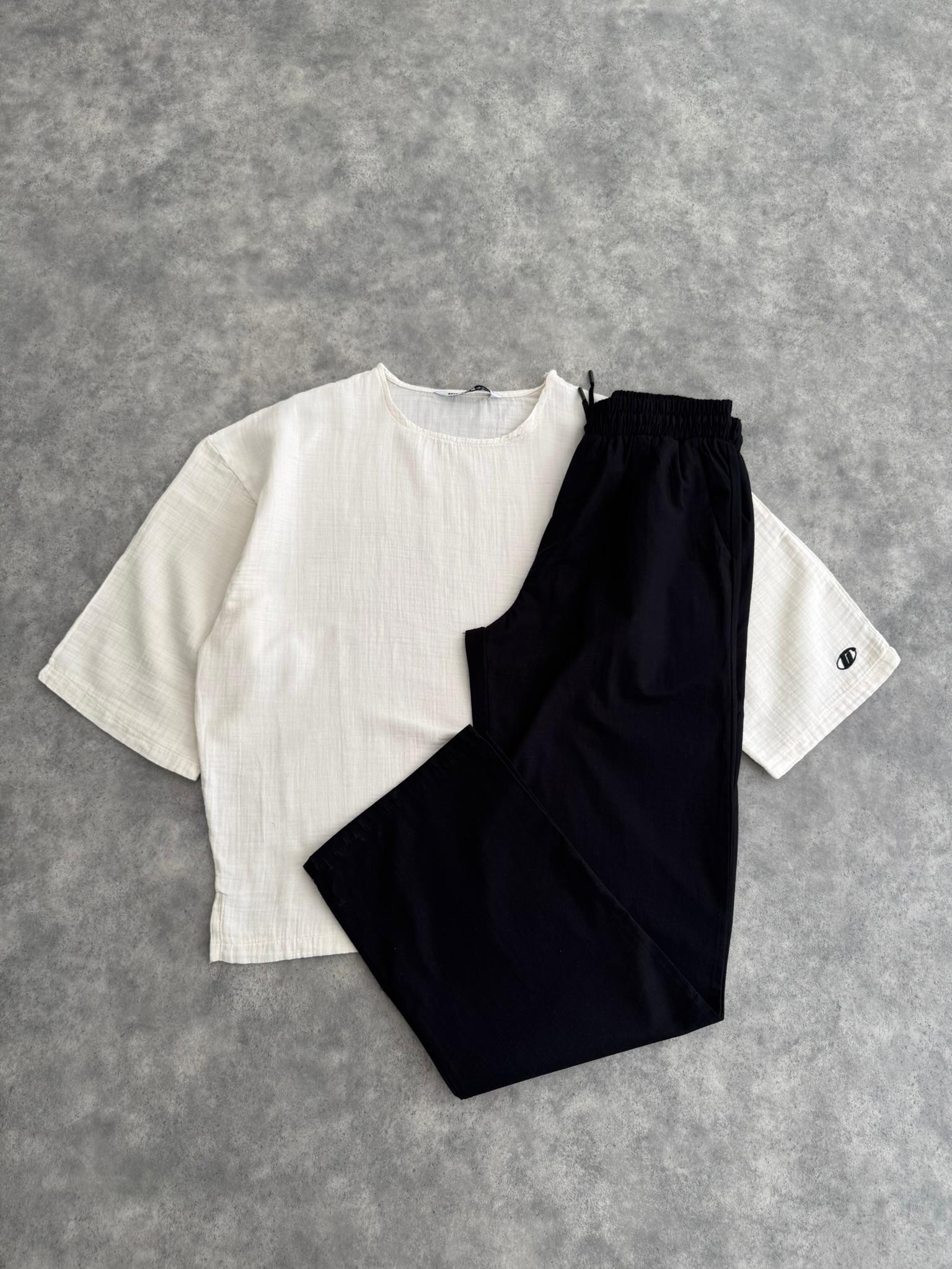 Ekru Oversize Fakir Kol Muslin Keten Tişört & Siyah Giesto Baggy Kalıp Keten Pantolon (VV342)