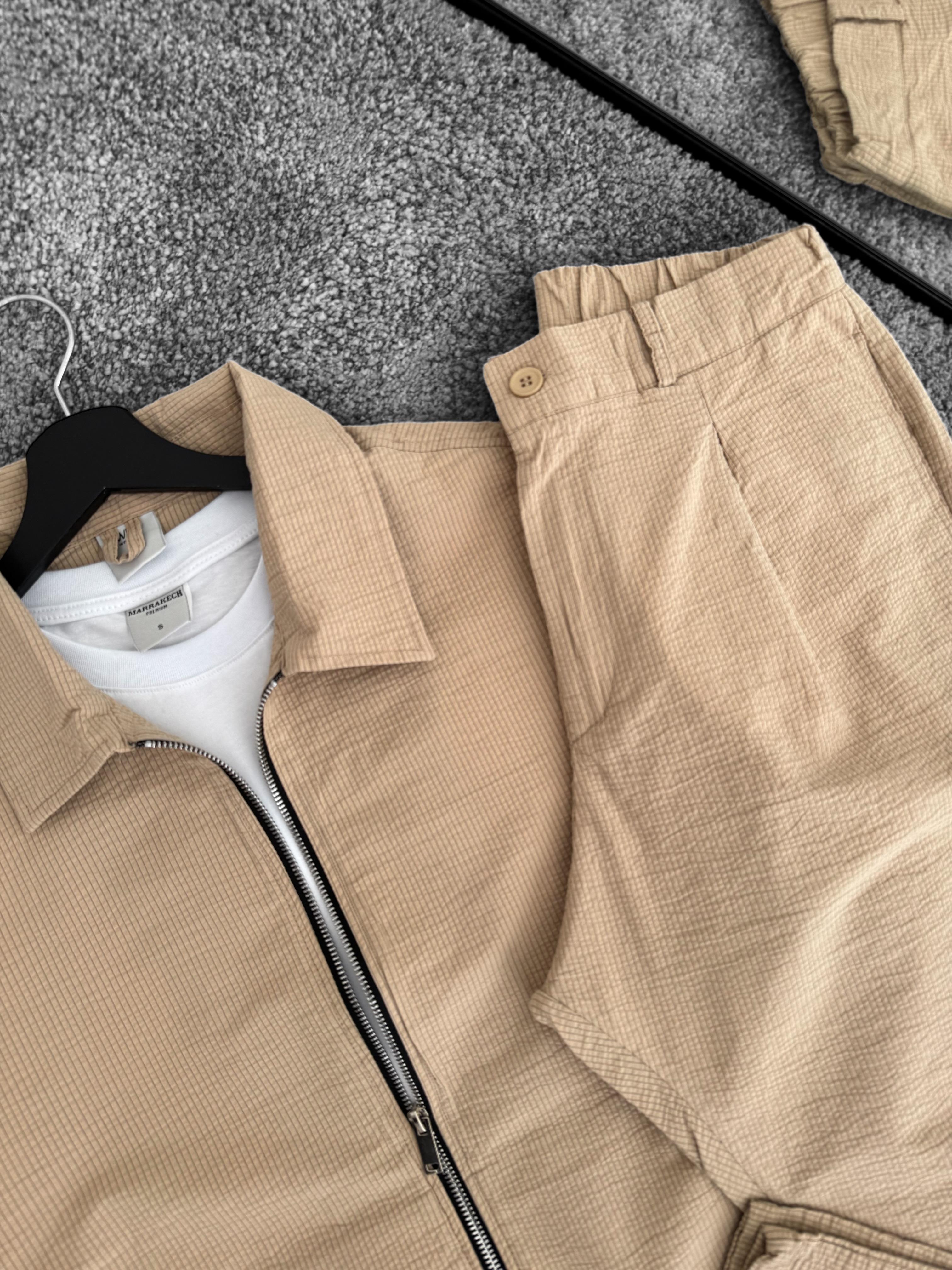 Bej Gofre Kumaş Crop Ceket & Bej Gofre Kumaş Boyfriend Pantolon Takım (VV166)