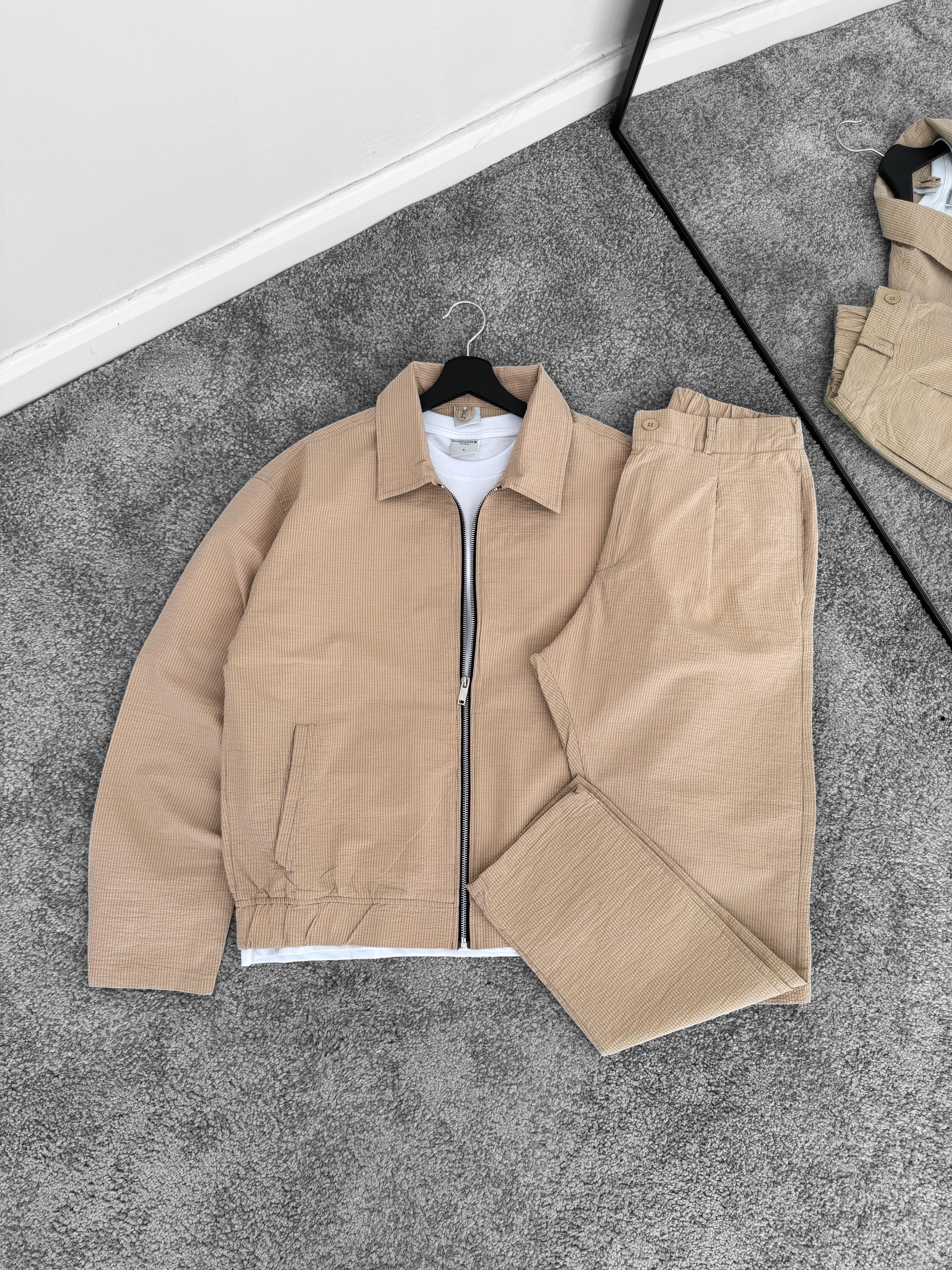 Bej Gofre Kumaş Crop Ceket & Bej Gofre Kumaş Boyfriend Pantolon Takım (VV166)