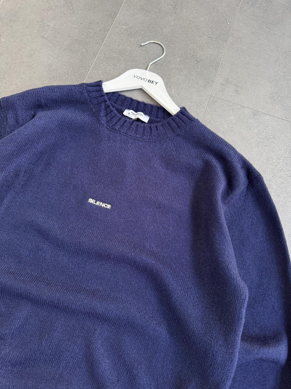 Silence Nakışlı Standart Kalıp Sakallı Kumaş Triko (VV379) - Lacivert