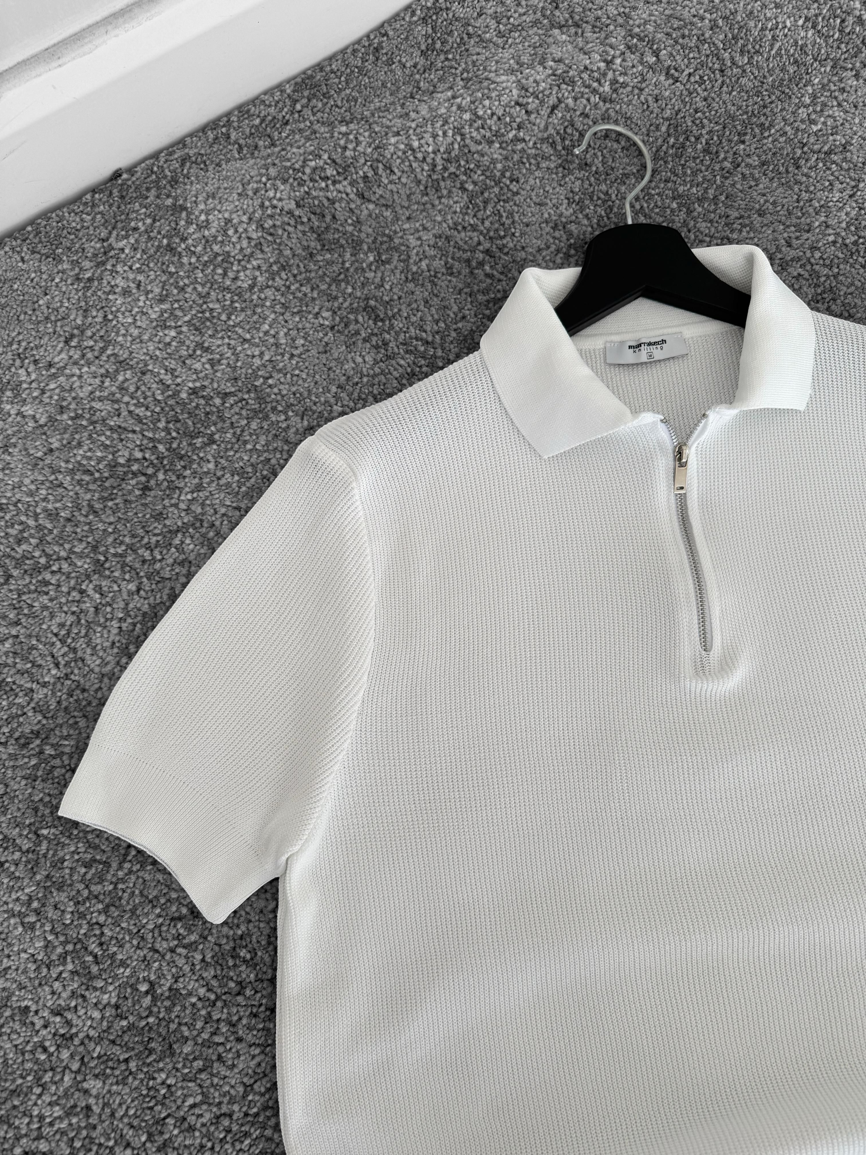 Beyaz Polo Yaka Yarım Fermuarlı Triko Tişört & Kot Bağcıklı Baggy Pantolon(VV221)