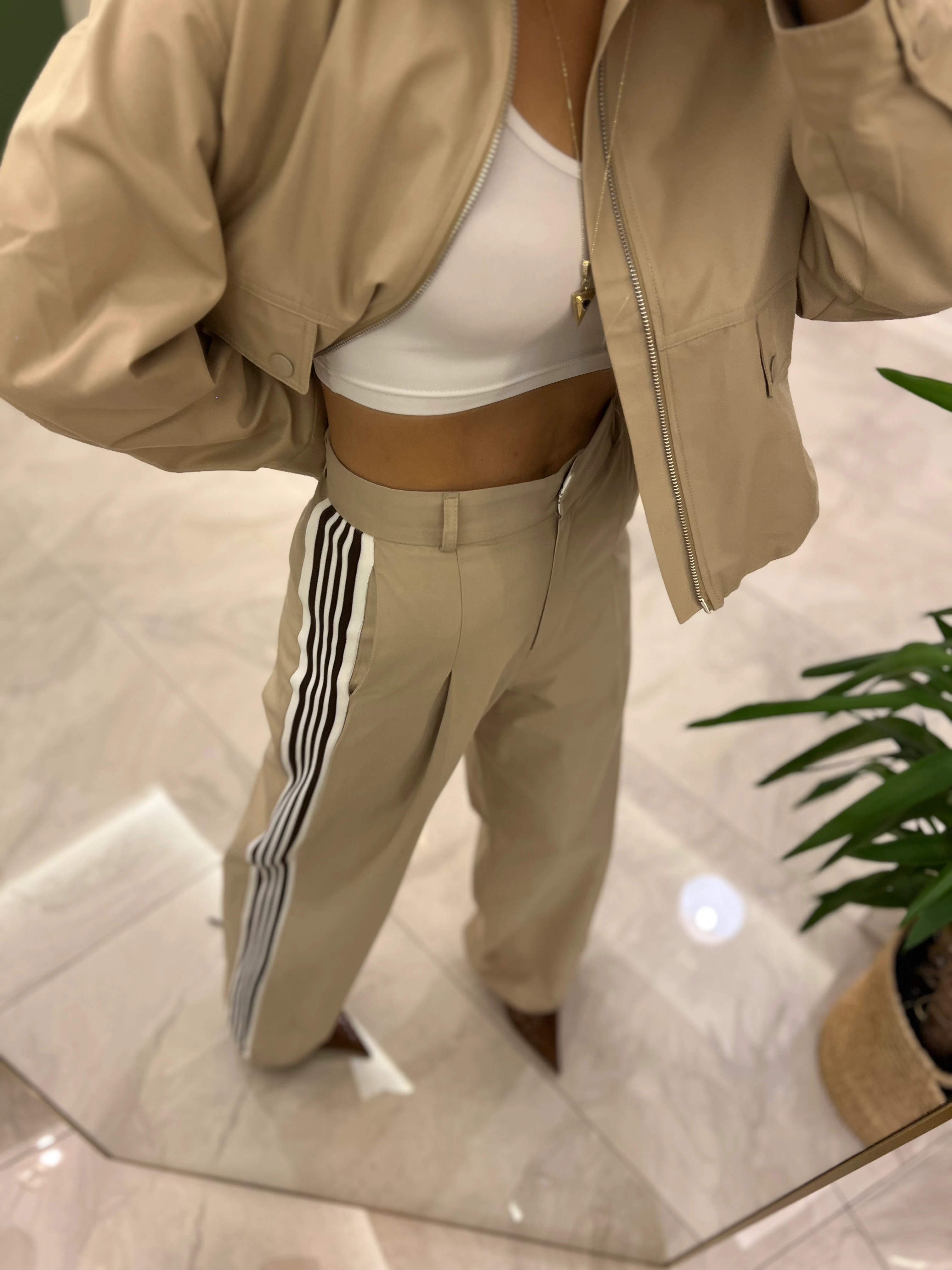 Bej Renk Şerit Detay Pantolon