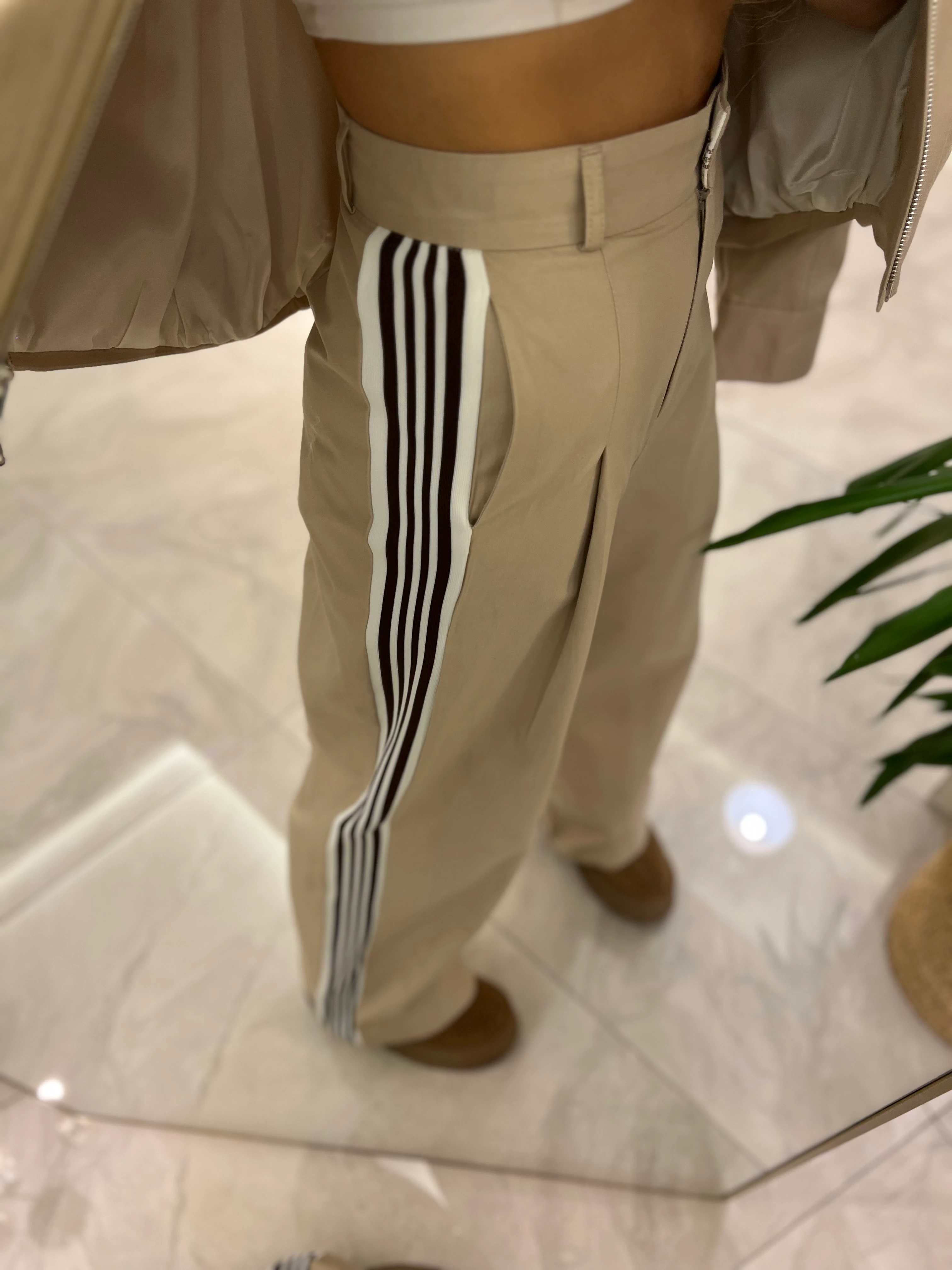 Bej Renk Şerit Detay Pantolon