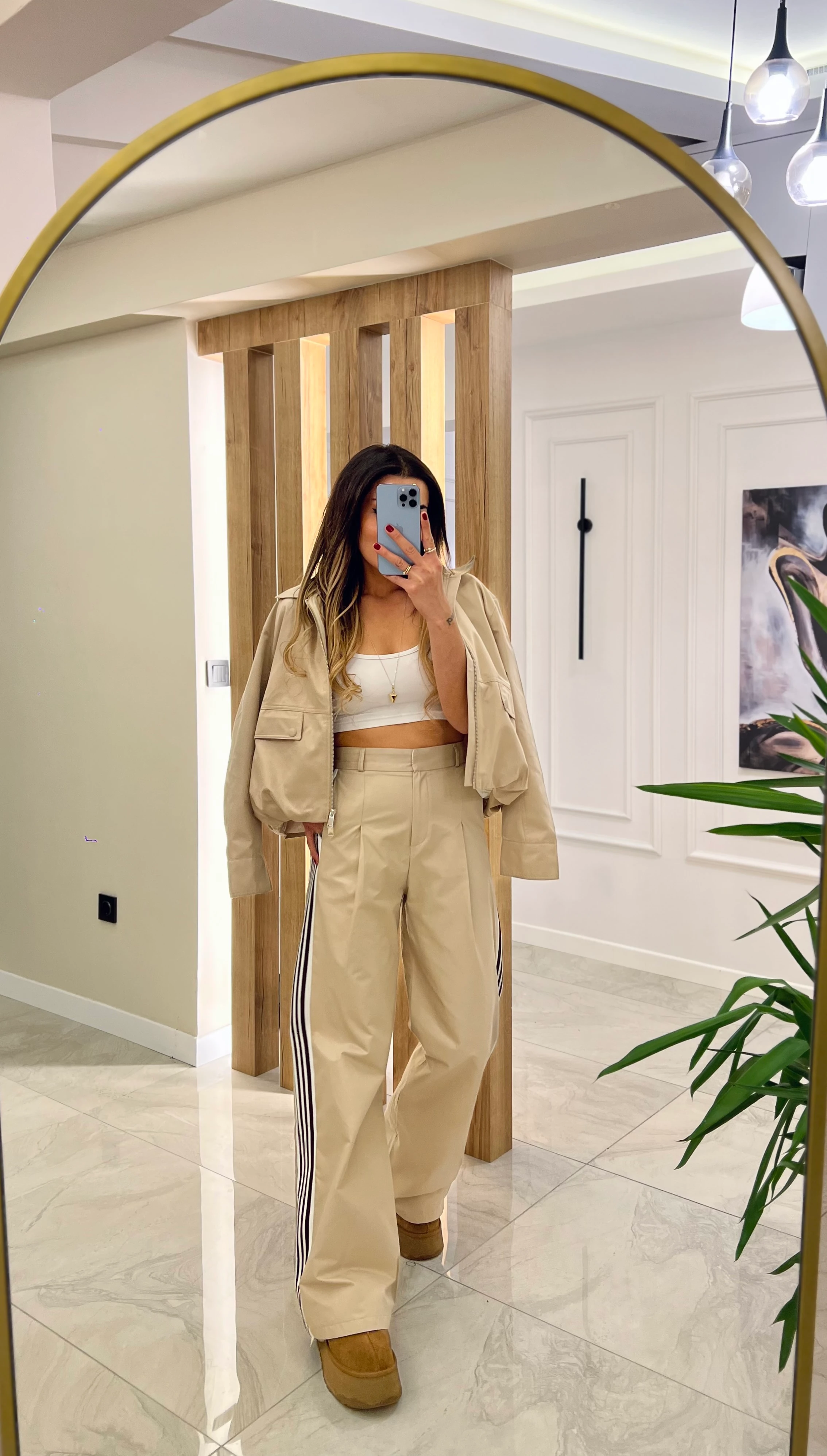 Bej Renk Şerit Detay Pantolon