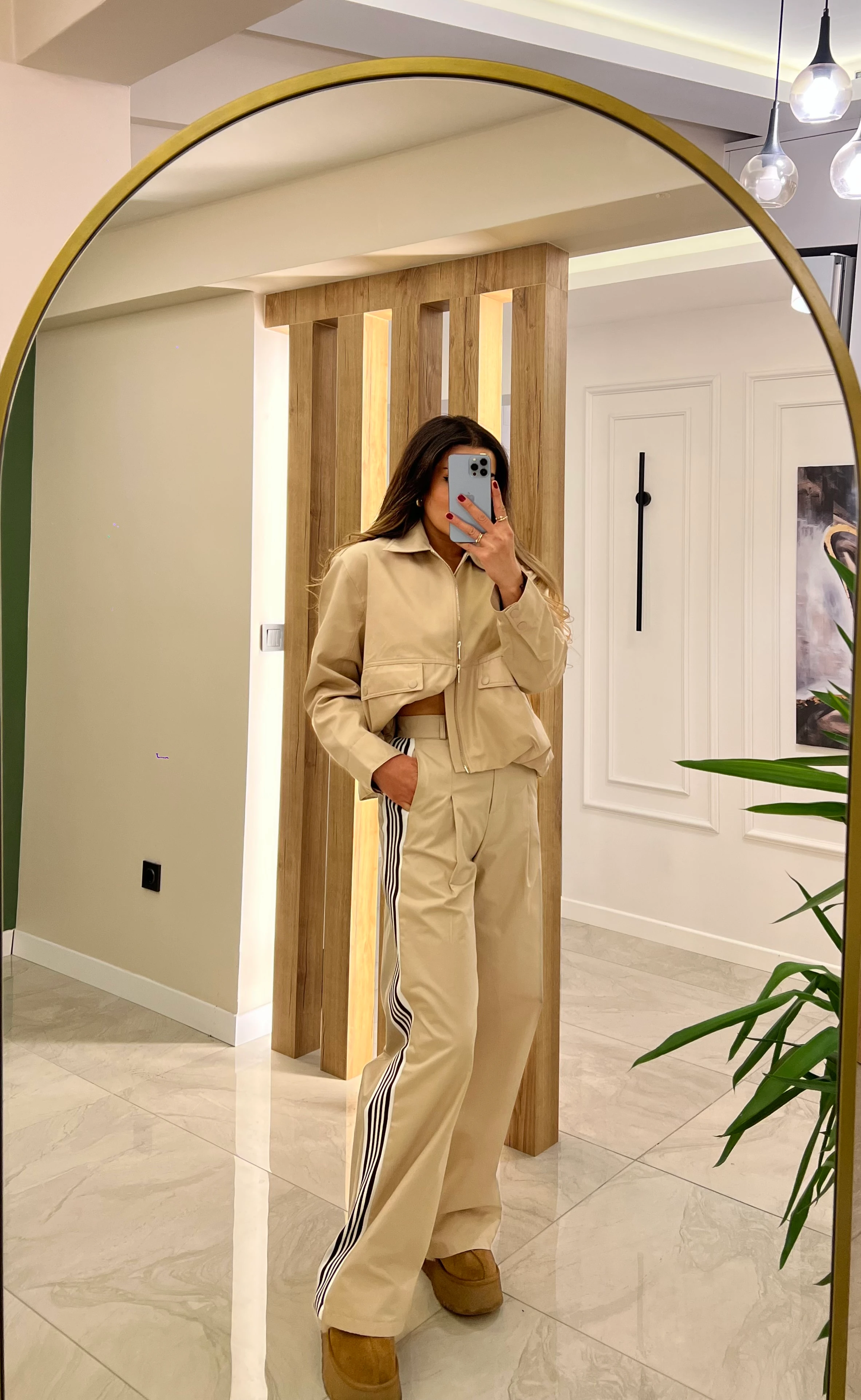 Bej Renk Şerit Detay Pantolon